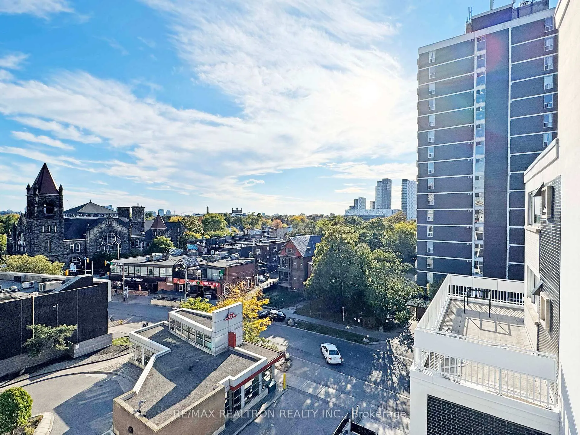 Photo 8 of Unit 407, 11 Walmer Road, Toronto, The Annex — HOMEH