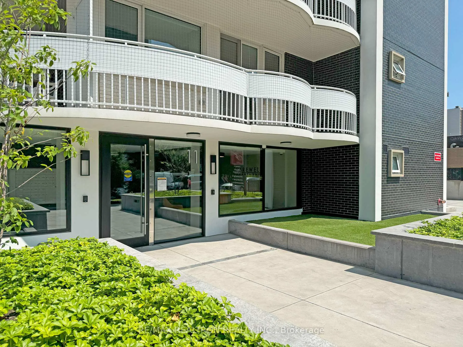 Photo 13 of Unit 407, 11 Walmer Road, Toronto, The Annex — HOMEH