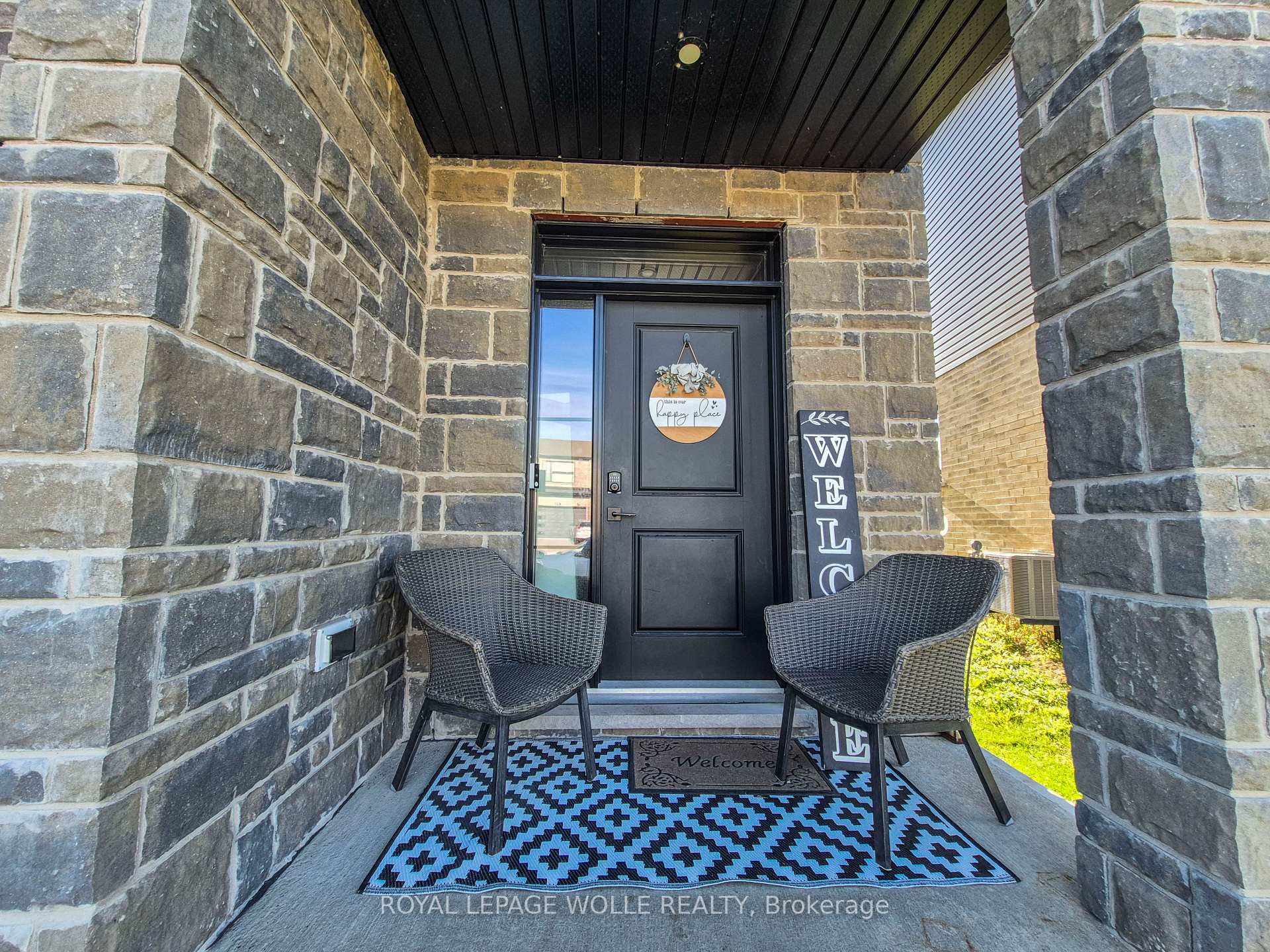 Photo 2 of 153 Otterbein Road, Kitchener — HOMEH