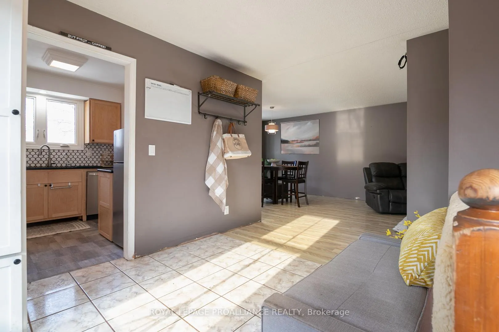 Photo 3 of 43 Alnet Drive, Belleville, Belleville Ward — HOMEH
