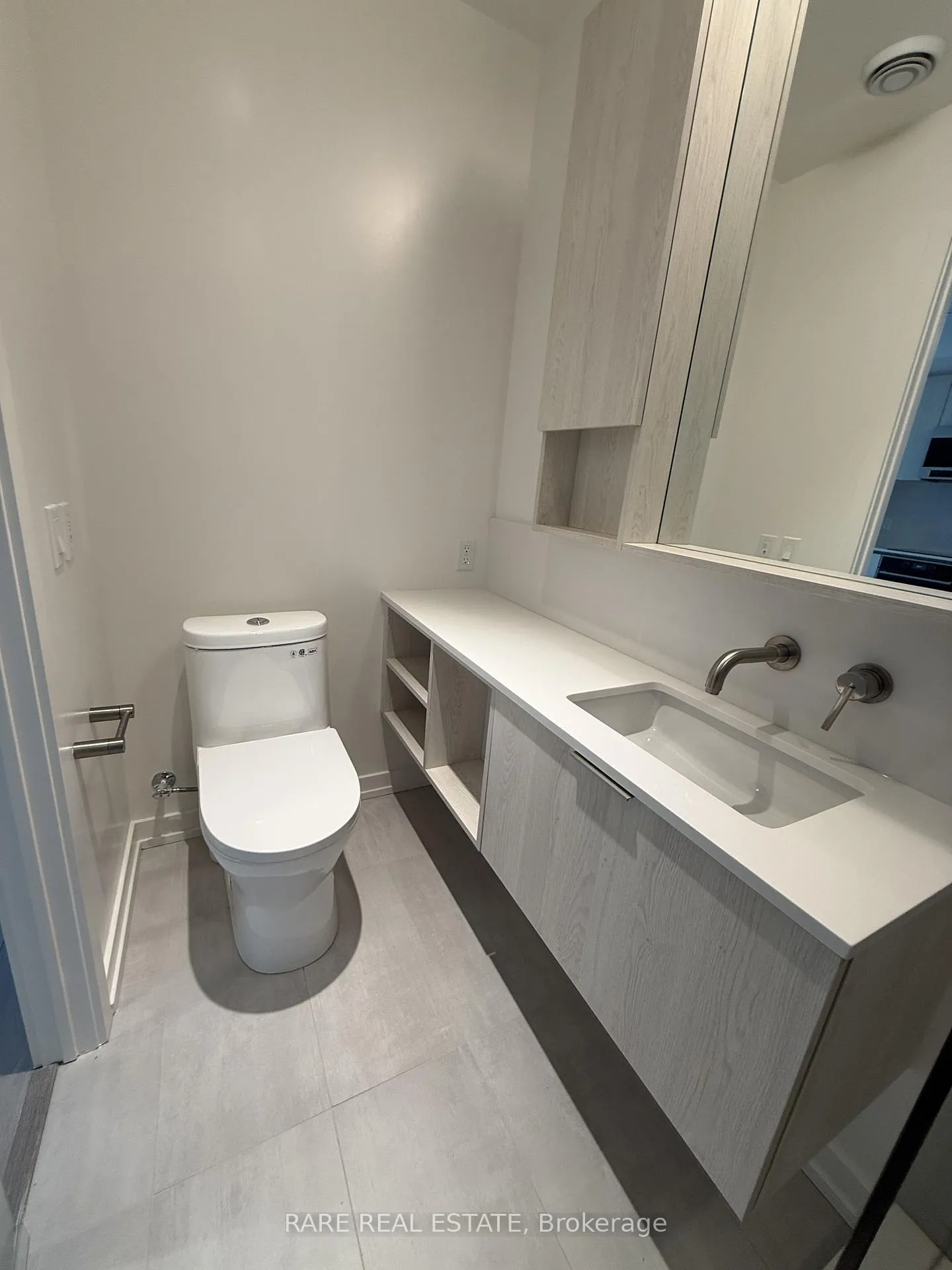 Photo 3 of Unit 2706, 110 Broadway Avenue, Toronto, Mount Pleasant West — HOMEH