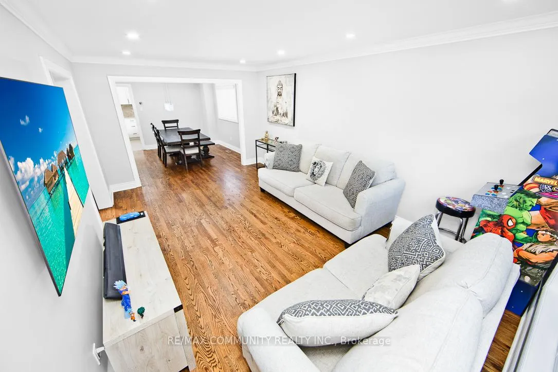 Photo 5 of 18 Winter Court, Whitby, Blue Grass Meadows — HOMEH