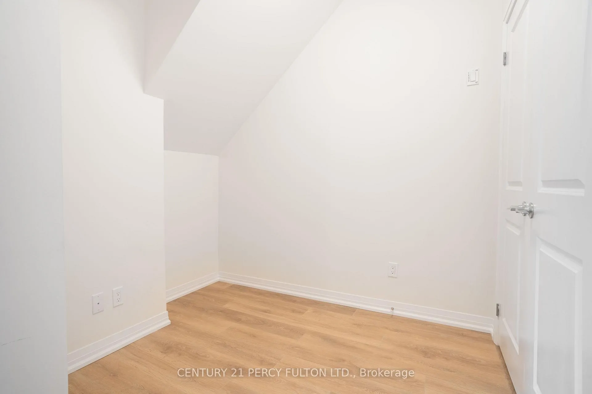 Photo 13 of Unit 212, 2635 William Jackson Drive, Pickering, Duffin Heights — HOMEH