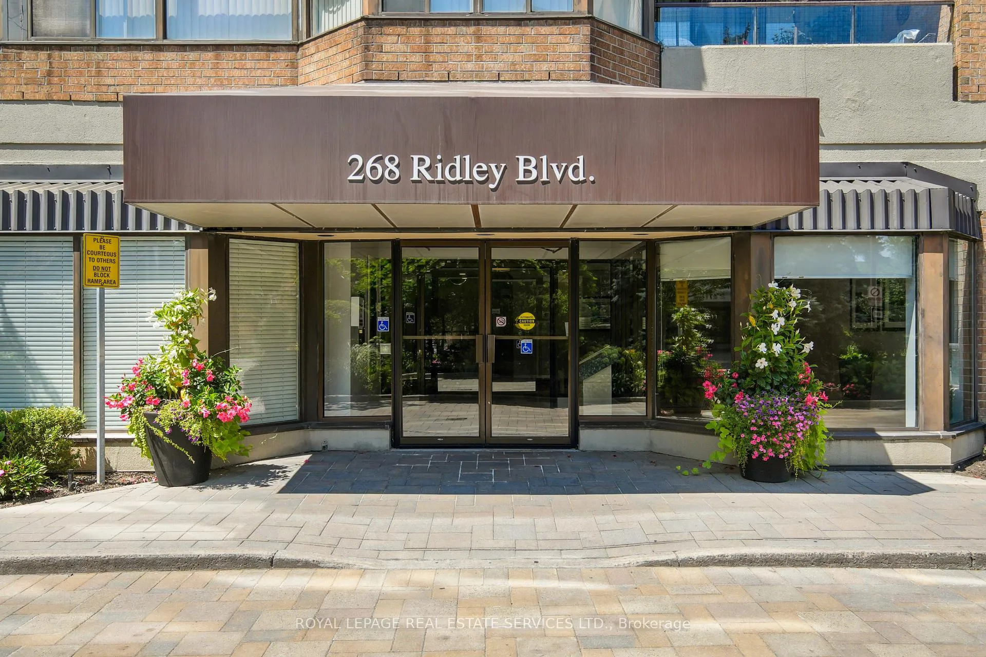 Photo 2 of Unit 1716, 268 Ridley Boulevard, Toronto, Bedford Park-Nortown — HOMEH