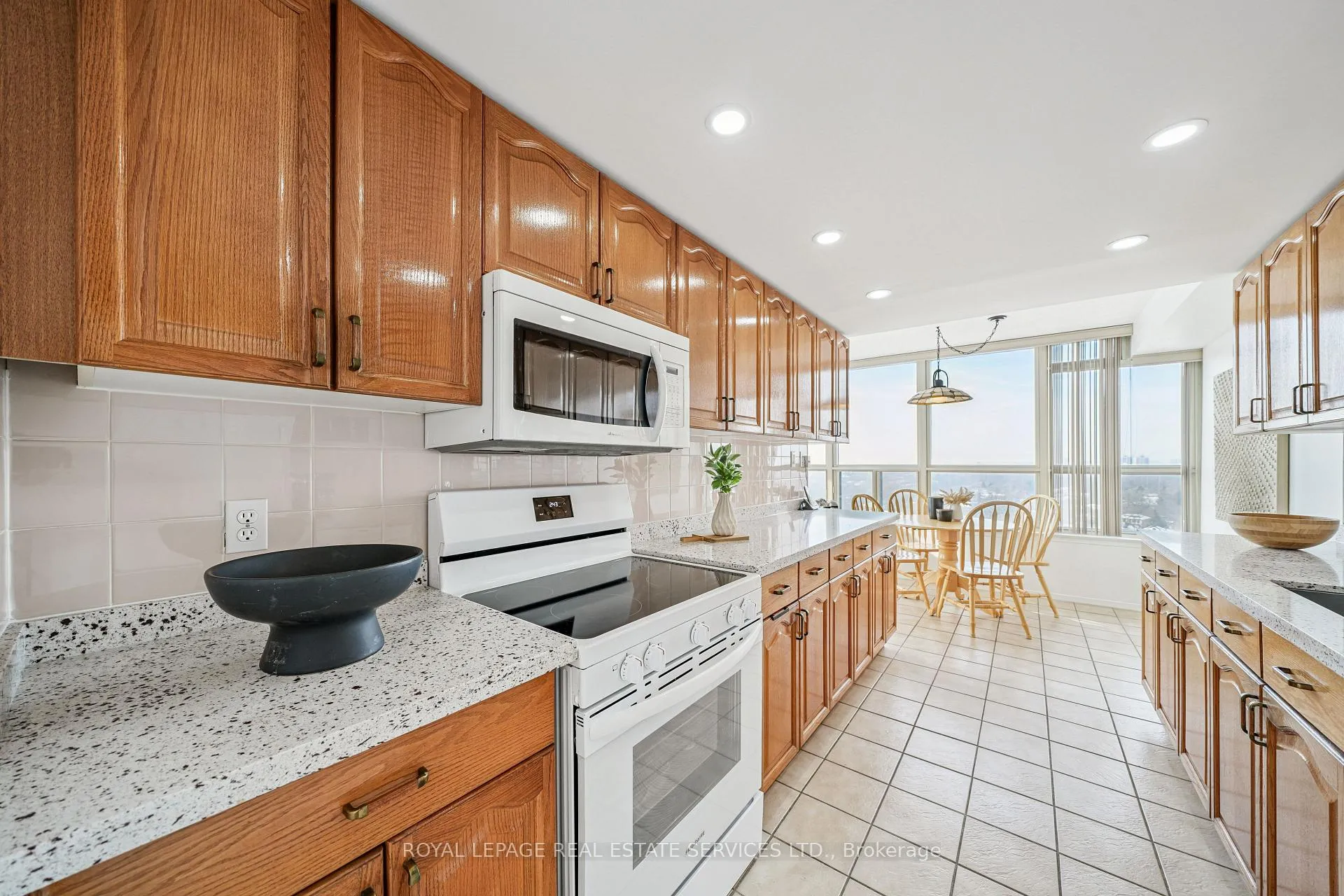 Photo 11 of Unit 1716, 268 Ridley Boulevard, Toronto, Bedford Park-Nortown — HOMEH