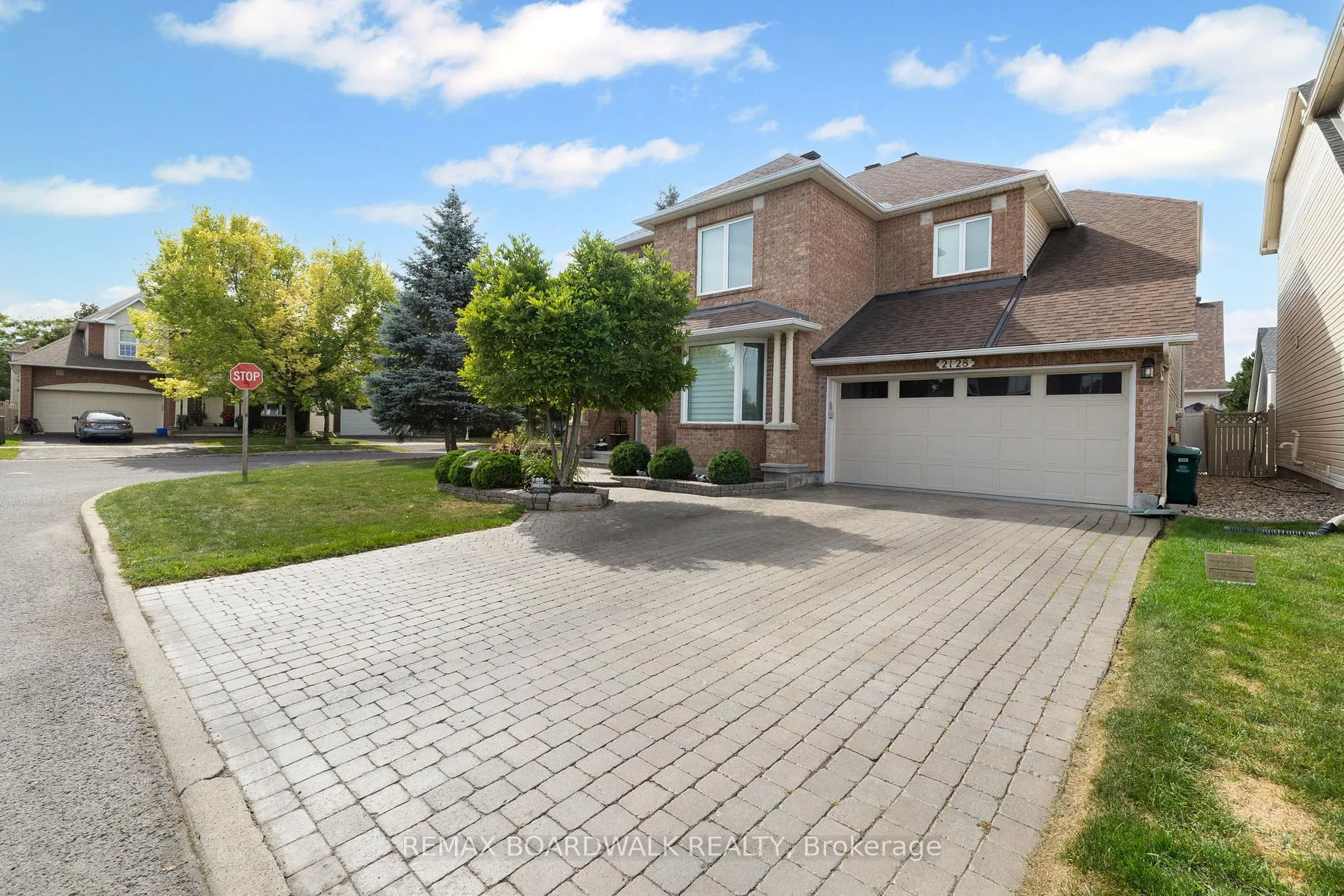 Photo 4 of 2128 Rexton Street, Ottawa, Avalon East — HOMEH