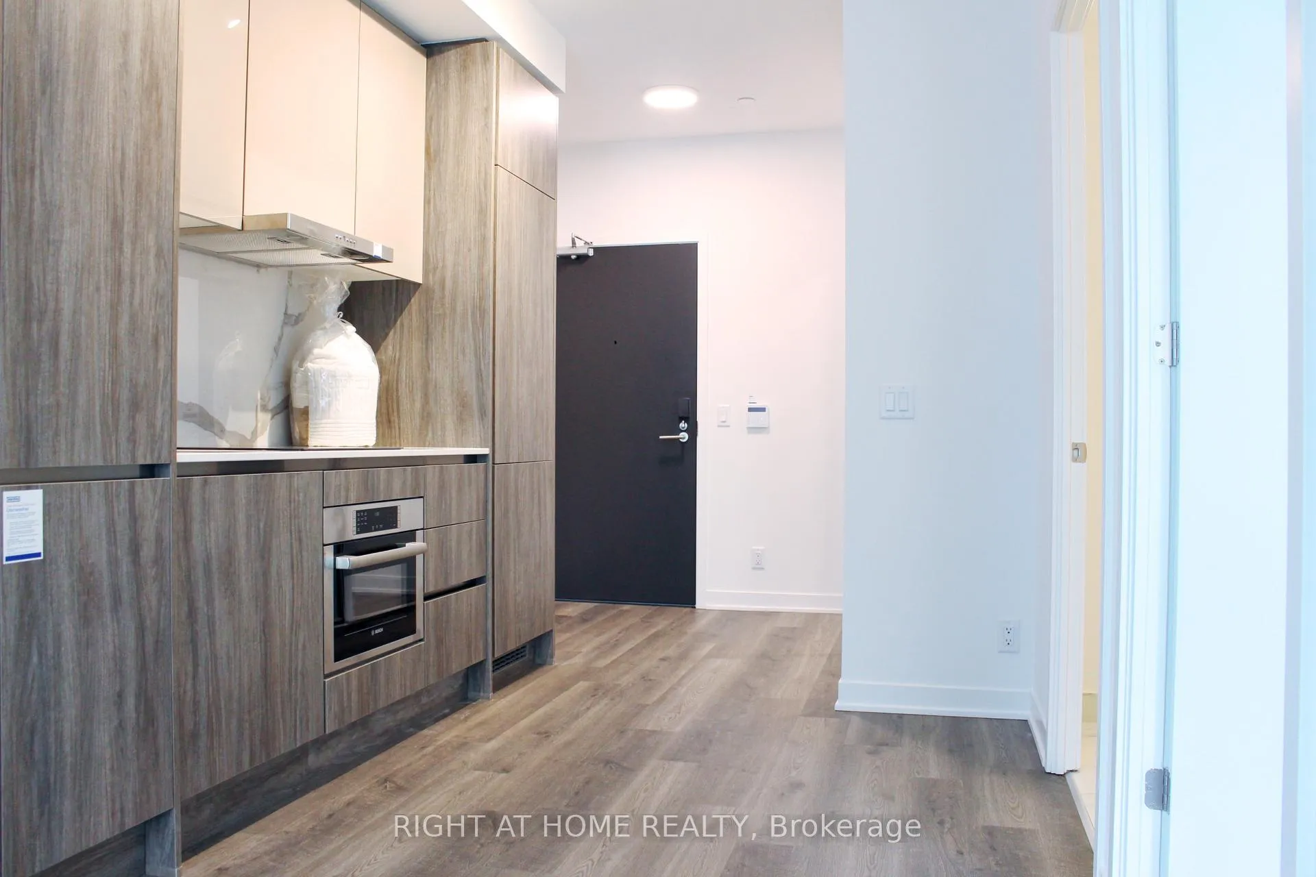 Photo 7 of Unit 1018, 180 Front Street E, Toronto, Moss Park — HOMEH