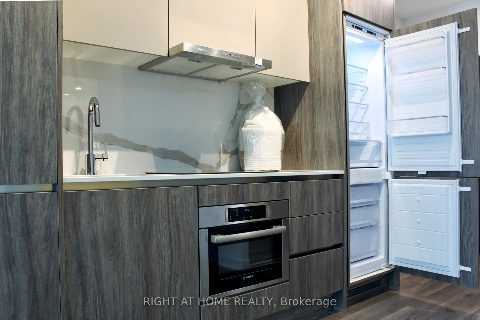 Photo 9 of Unit 1018, 180 Front Street E, Toronto, Moss Park — HOMEH