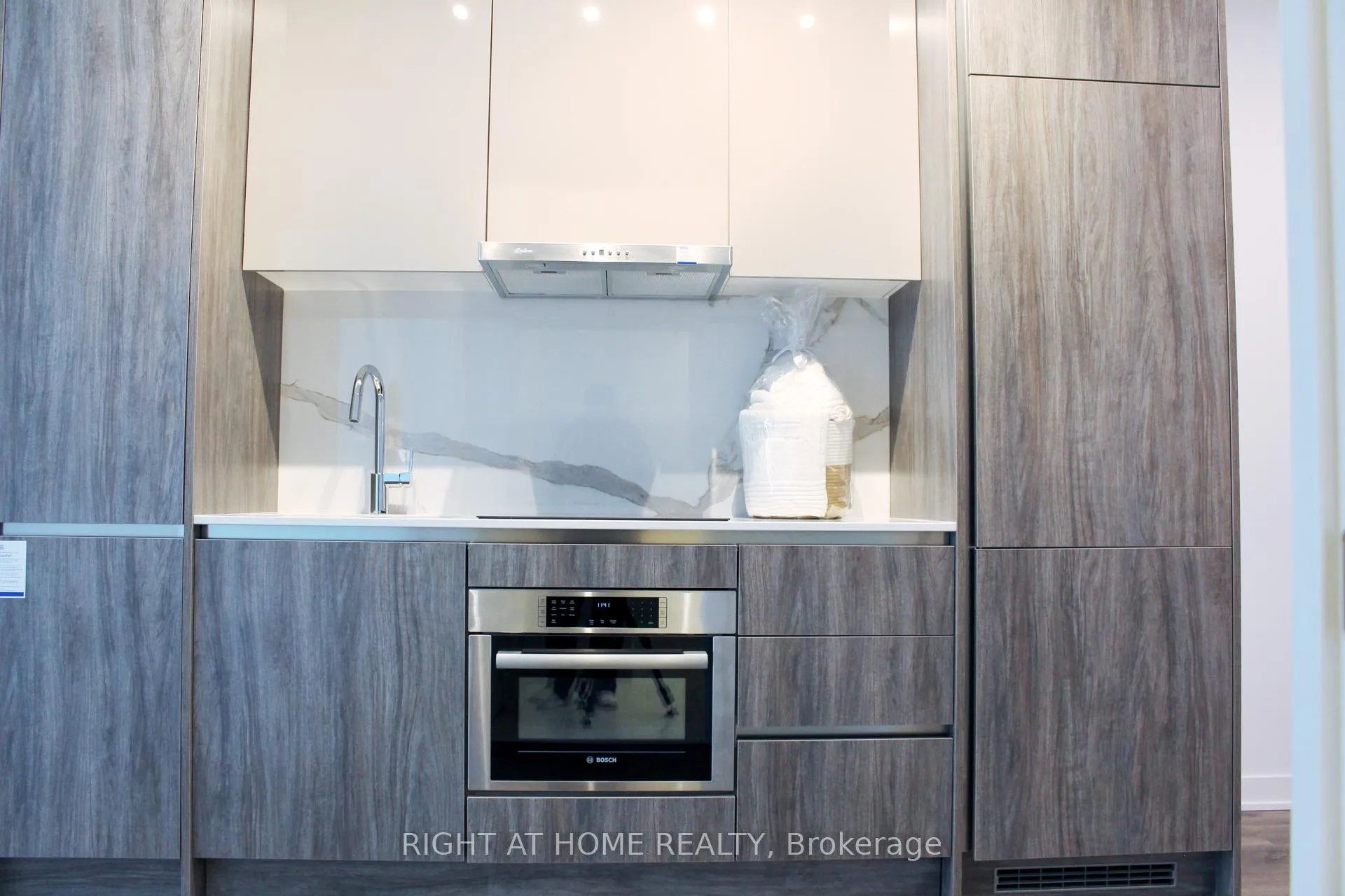 Photo 10 of Unit 1018, 180 Front Street E, Toronto, Moss Park — HOMEH