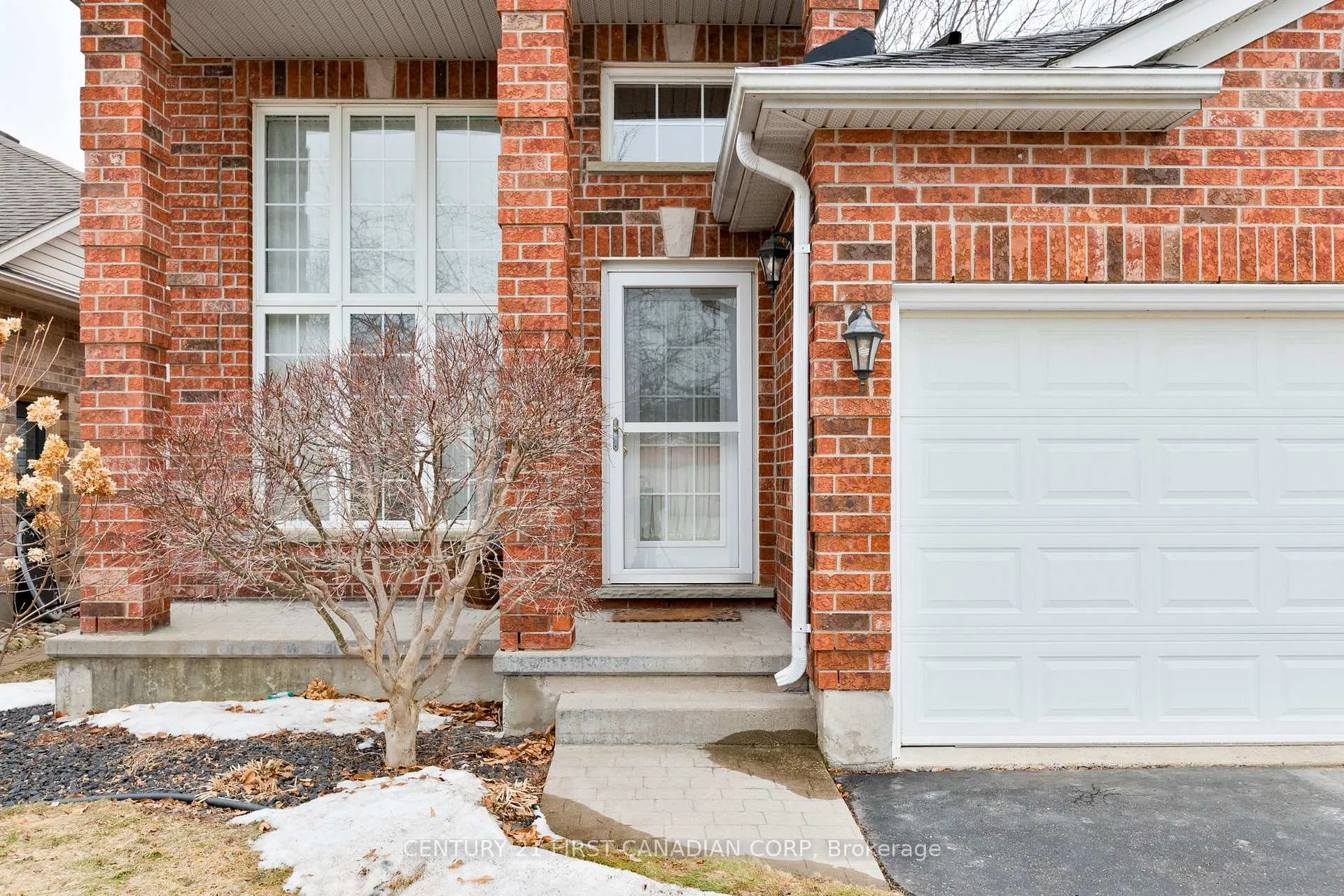 Photo 4 of 54 Willow Crescent, Strathroy-Caradoc, SE — HOMEH