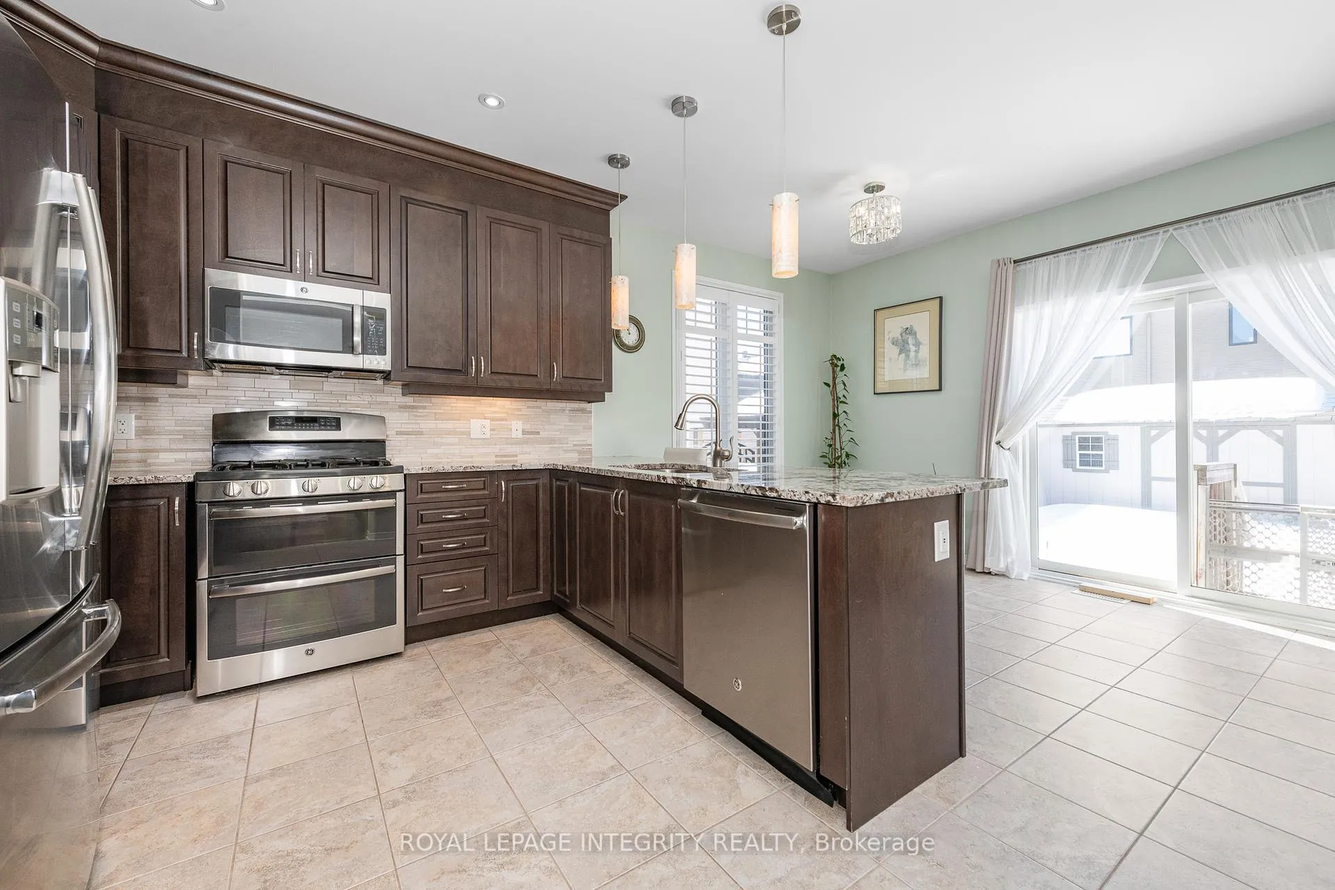Photo 8 of 528 Rouncey Road, Ottawa, Kanata - Emerald Meadows/Trailwest — HOMEH