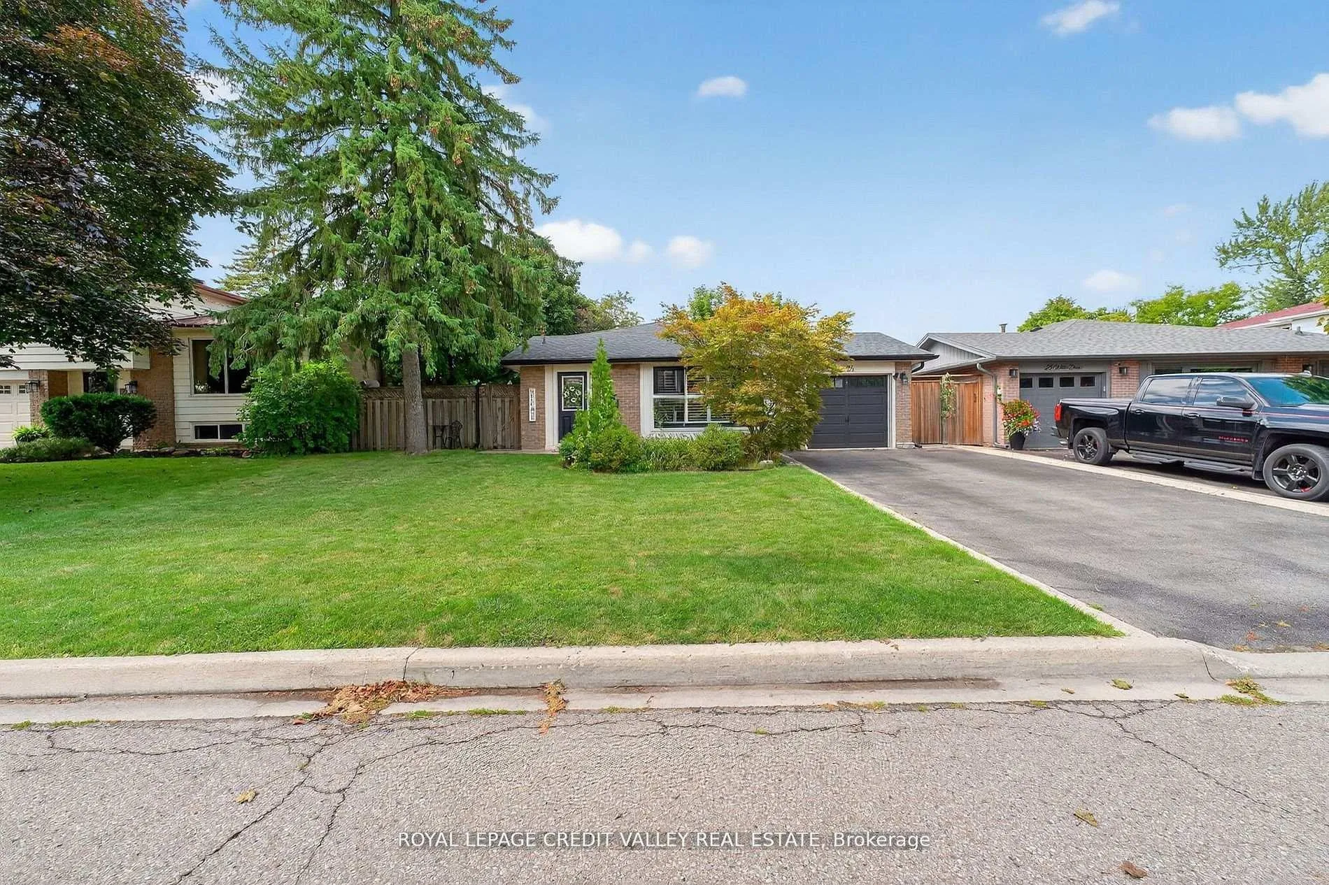 Photo 3 of 24 Willis Drive, Brampton, Brampton East — HOMEH