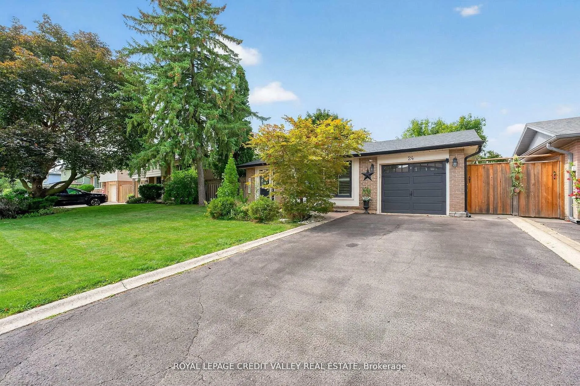 Photo 4 of 24 Willis Drive, Brampton, Brampton East — HOMEH