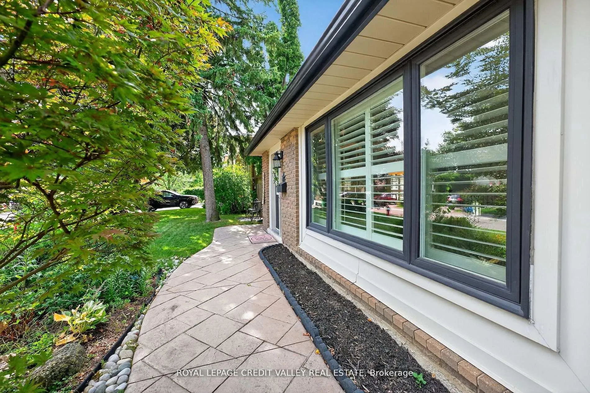 Photo 5 of 24 Willis Drive, Brampton, Brampton East — HOMEH