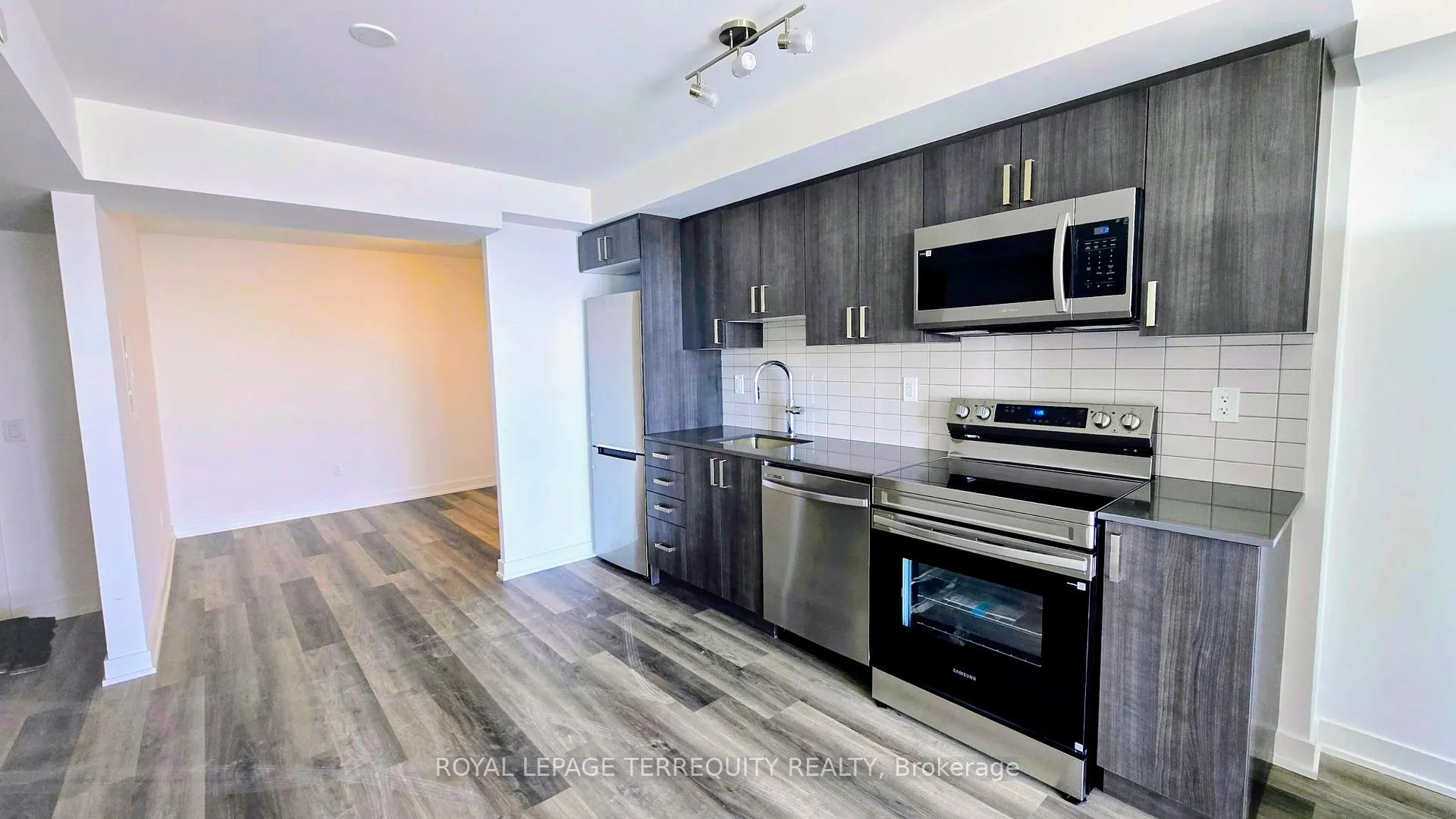 Photo 1 of Unit 1407, 1010 Sandy Beach Road, Pickering, Bay Ridges — HOMEH