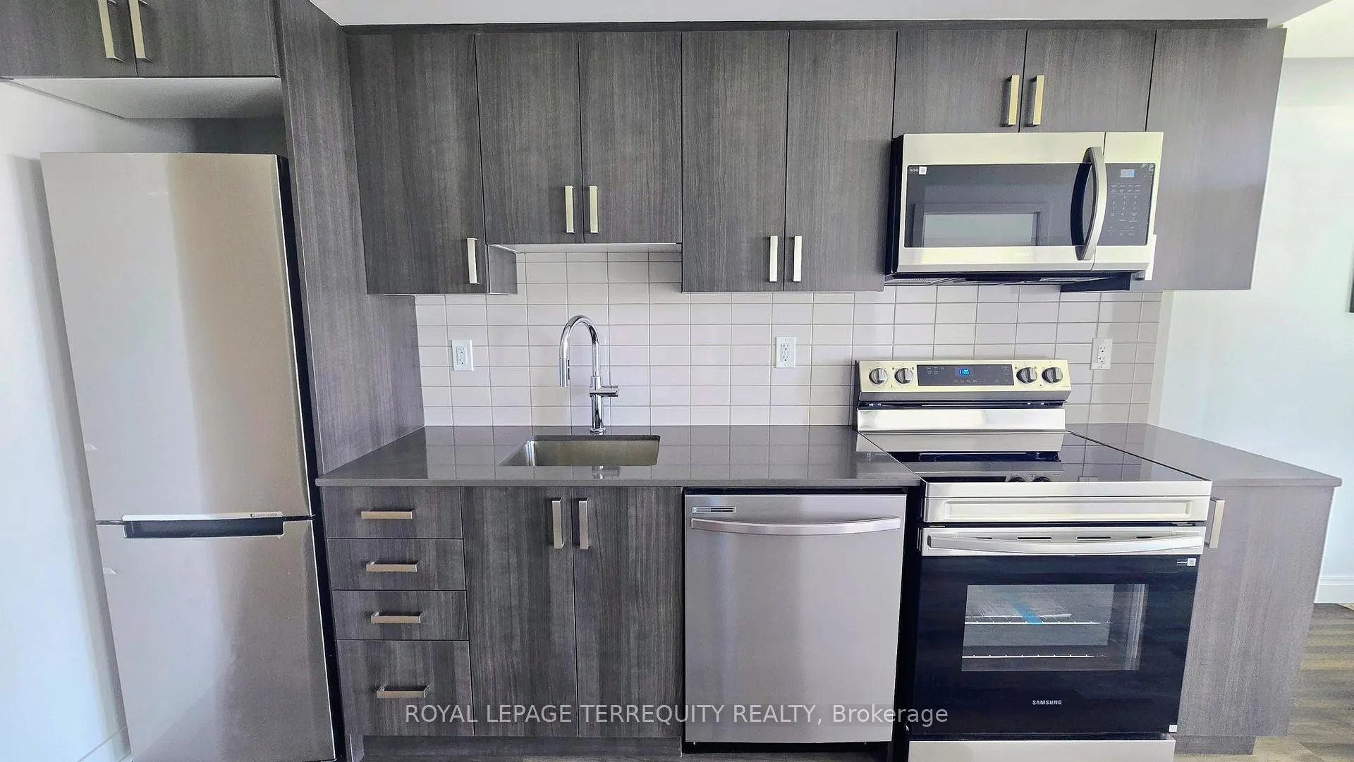 Photo 2 of Unit 1407, 1010 Sandy Beach Road, Pickering, Bay Ridges — HOMEH
