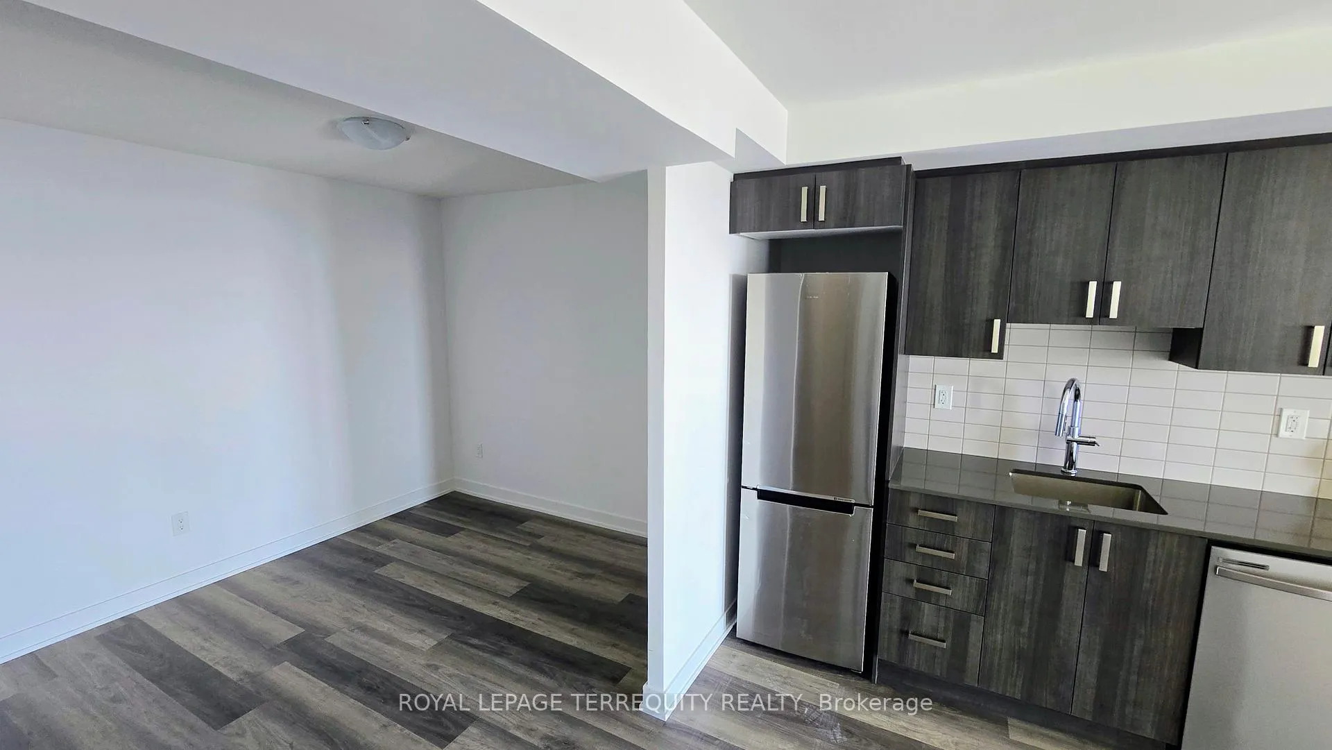 Photo 3 of Unit 1407, 1010 Sandy Beach Road, Pickering, Bay Ridges — HOMEH