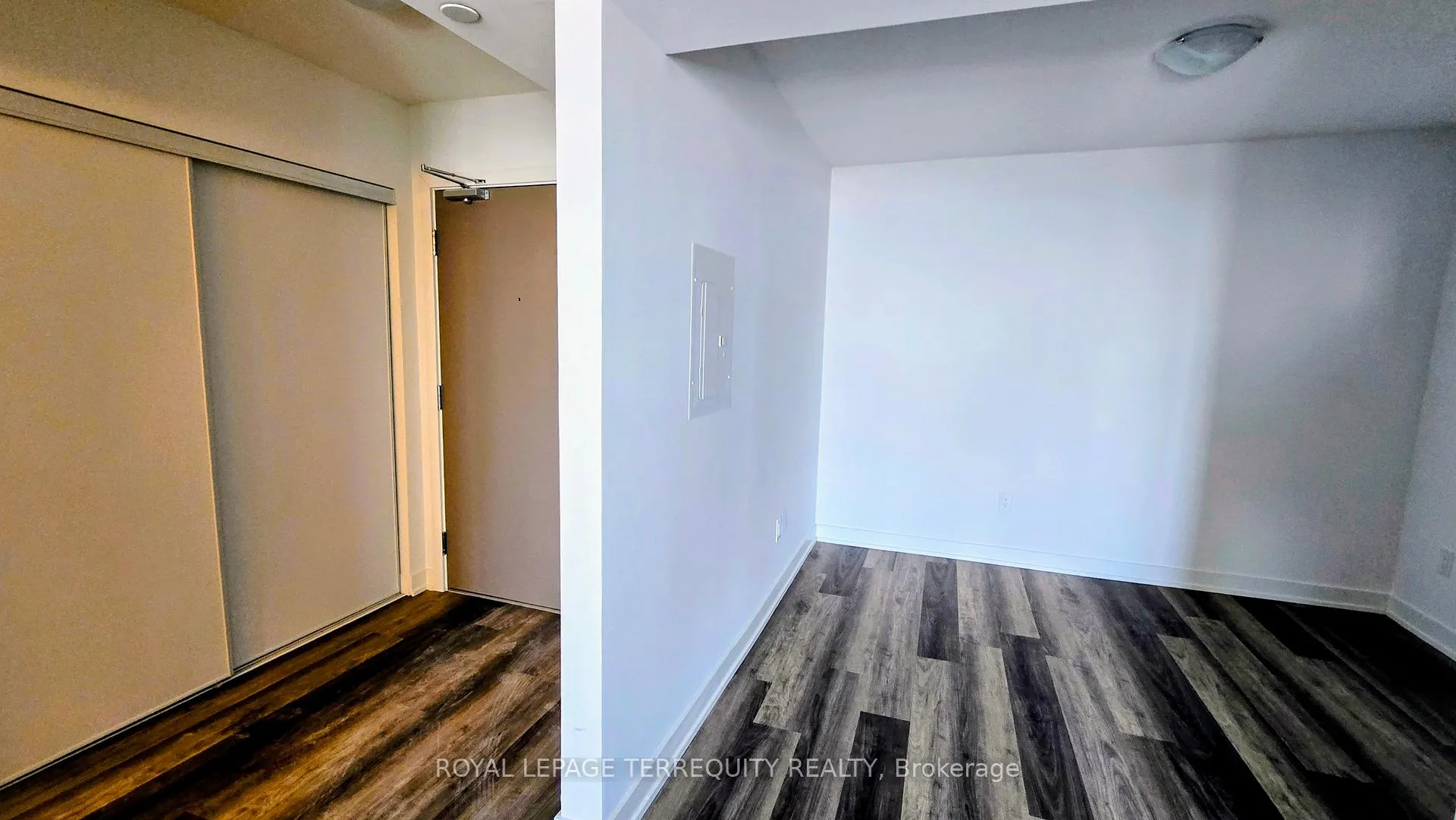 Photo 4 of Unit 1407, 1010 Sandy Beach Road, Pickering, Bay Ridges — HOMEH