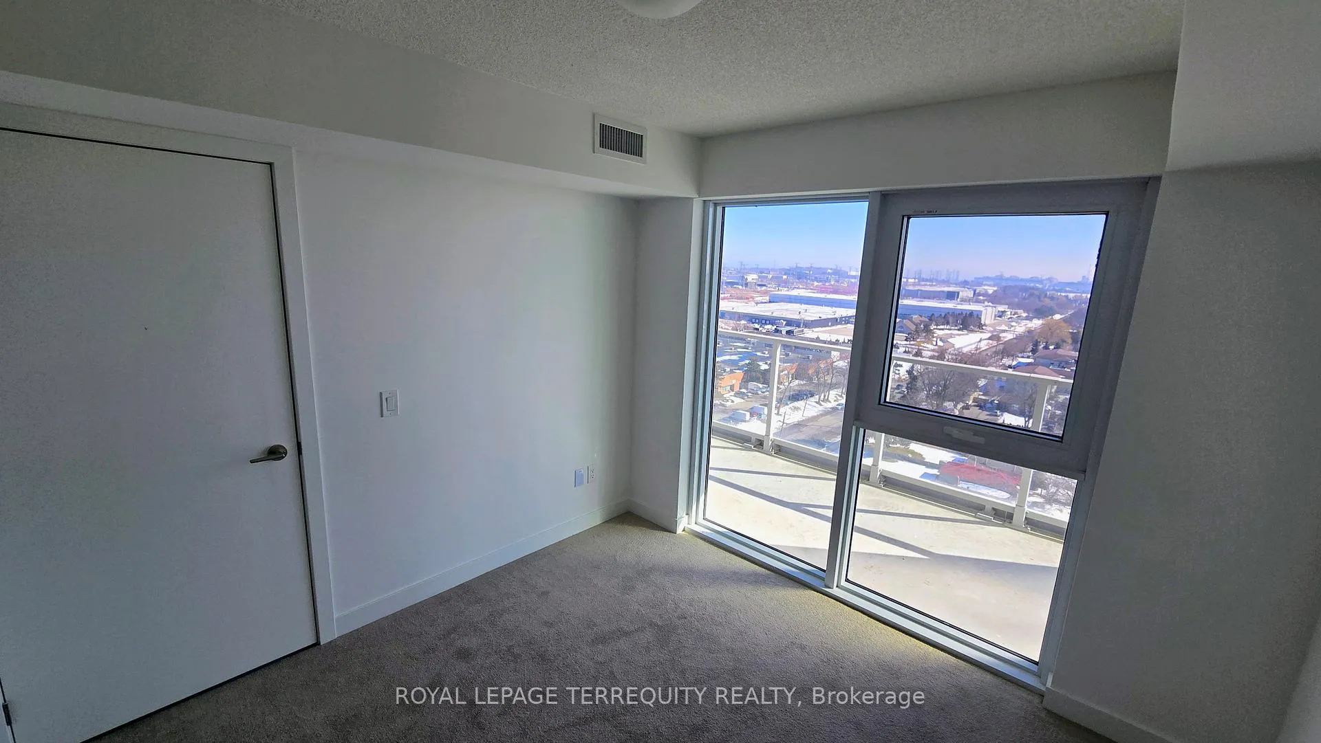 Photo 5 of Unit 1407, 1010 Sandy Beach Road, Pickering, Bay Ridges — HOMEH