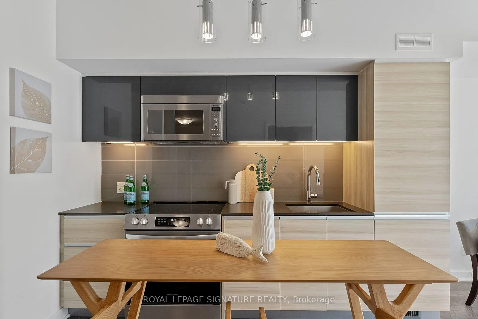 Photo 6 of Unit 810, 1190 Dundas Street E, Toronto, South Riverdale — HOMEH