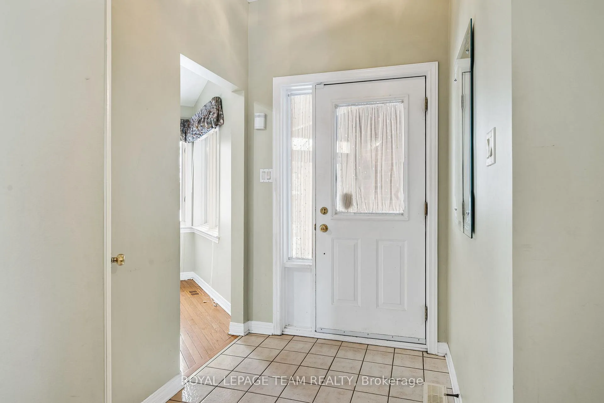 Photo 9 of 10 Quinterra Court, Ottawa, Quinterra — HOMEH