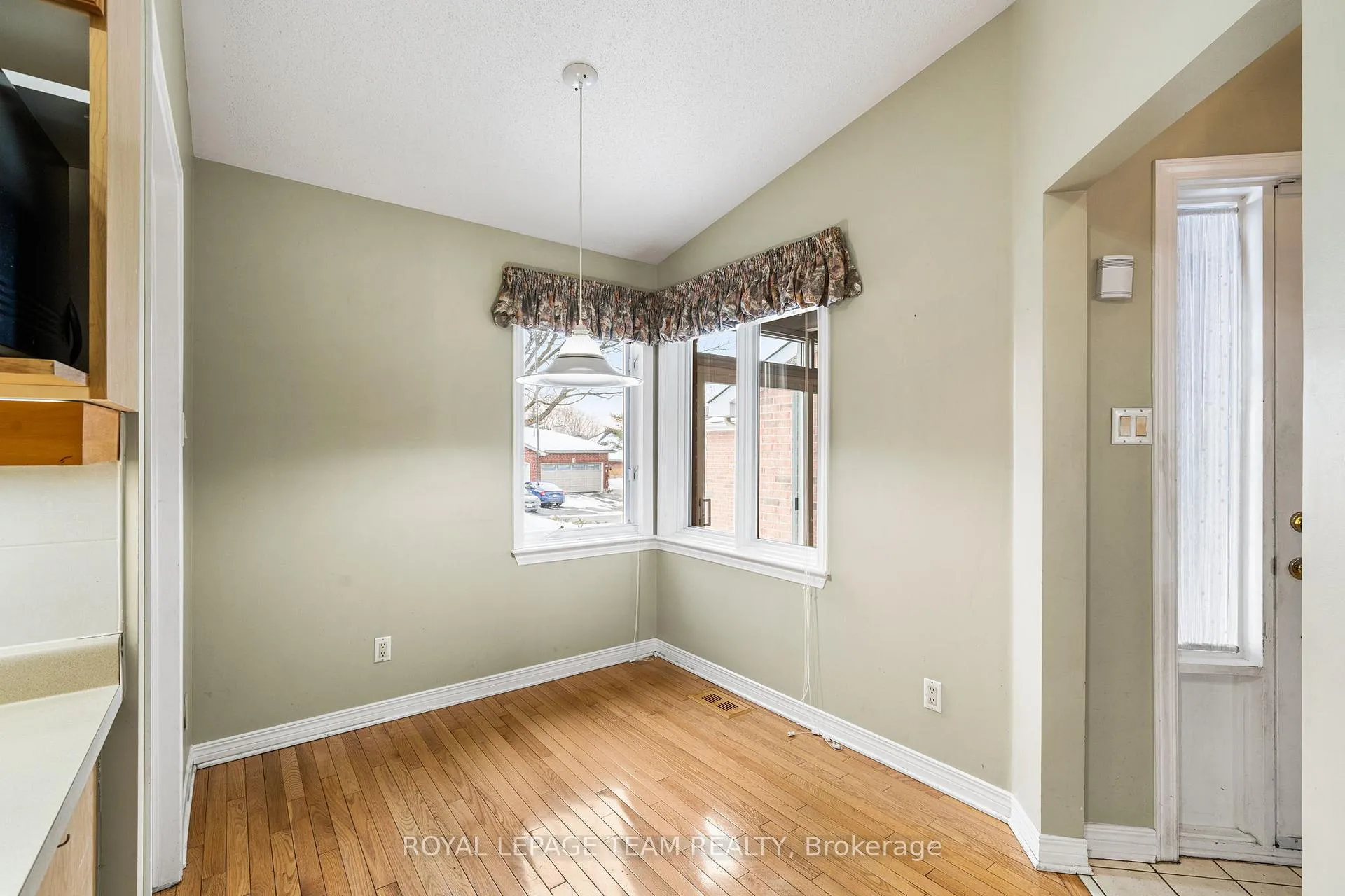 Photo 13 of 10 Quinterra Court, Ottawa, Quinterra — HOMEH