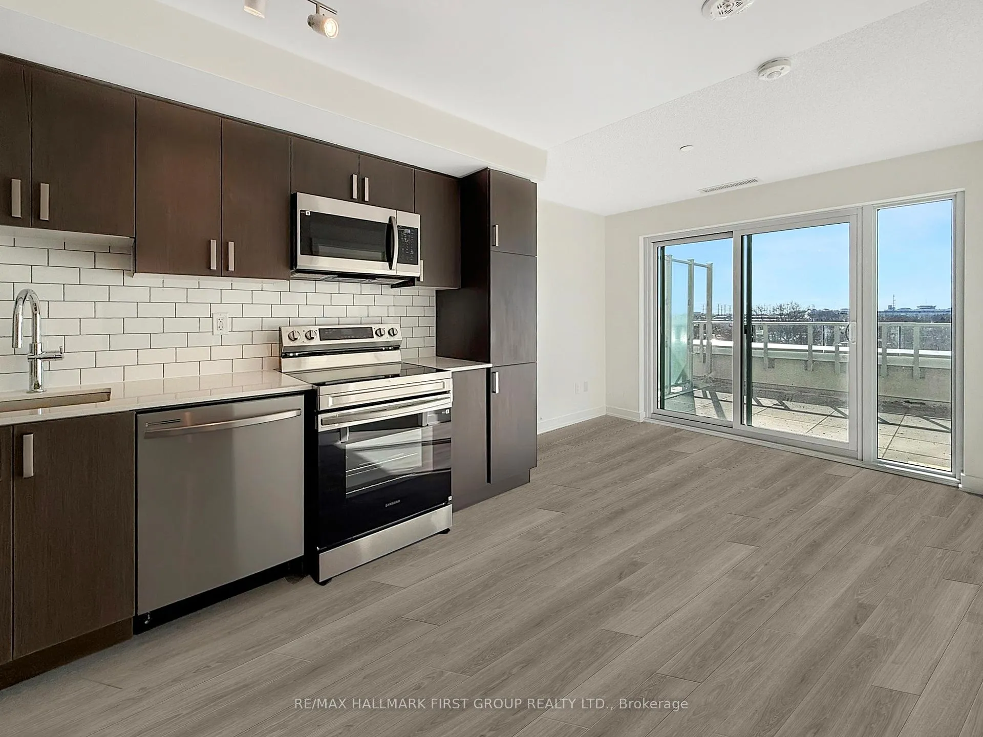 Photo 2 of Unit 505, 1010 Sandy Beach Road, Pickering, Bay Ridges — HOMEH