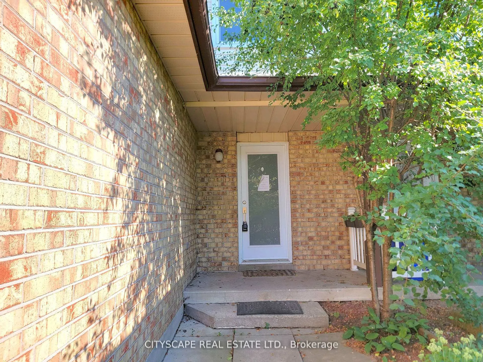 Photo 4 of 15 Hartsfield Drive, Clarington, Courtice — HOMEH