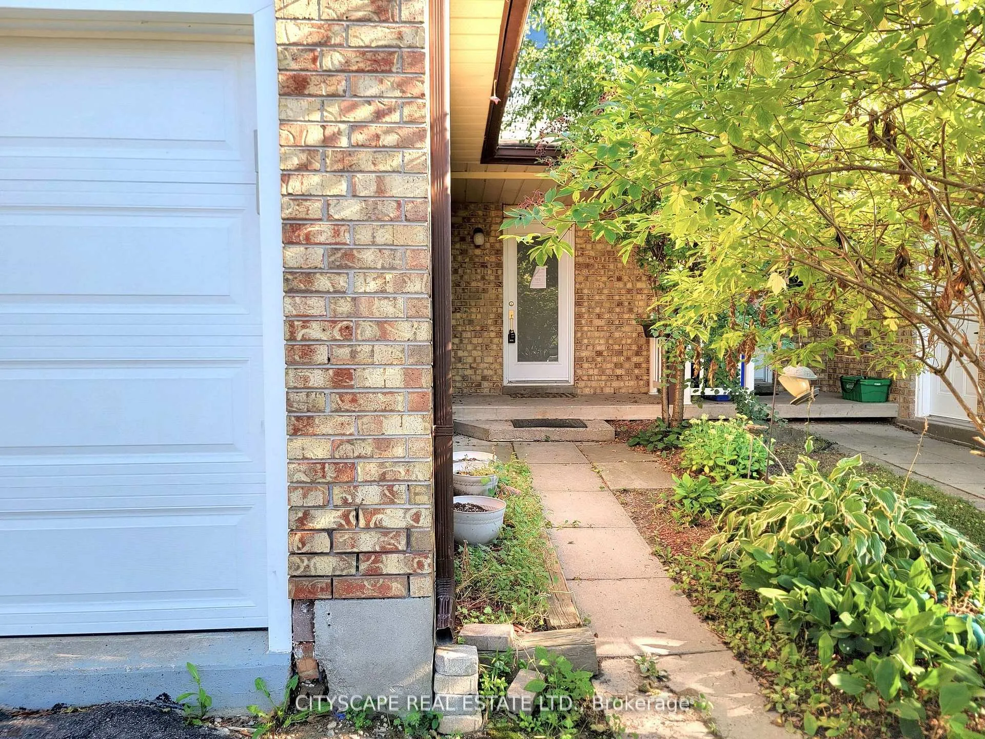 Photo 5 of 15 Hartsfield Drive, Clarington, Courtice — HOMEH