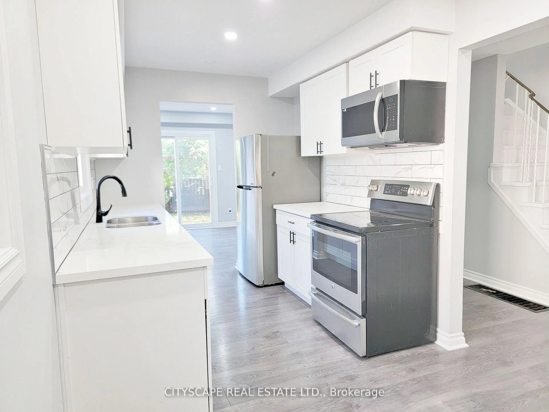 Photo 10 of 15 Hartsfield Drive, Clarington, Courtice — HOMEH