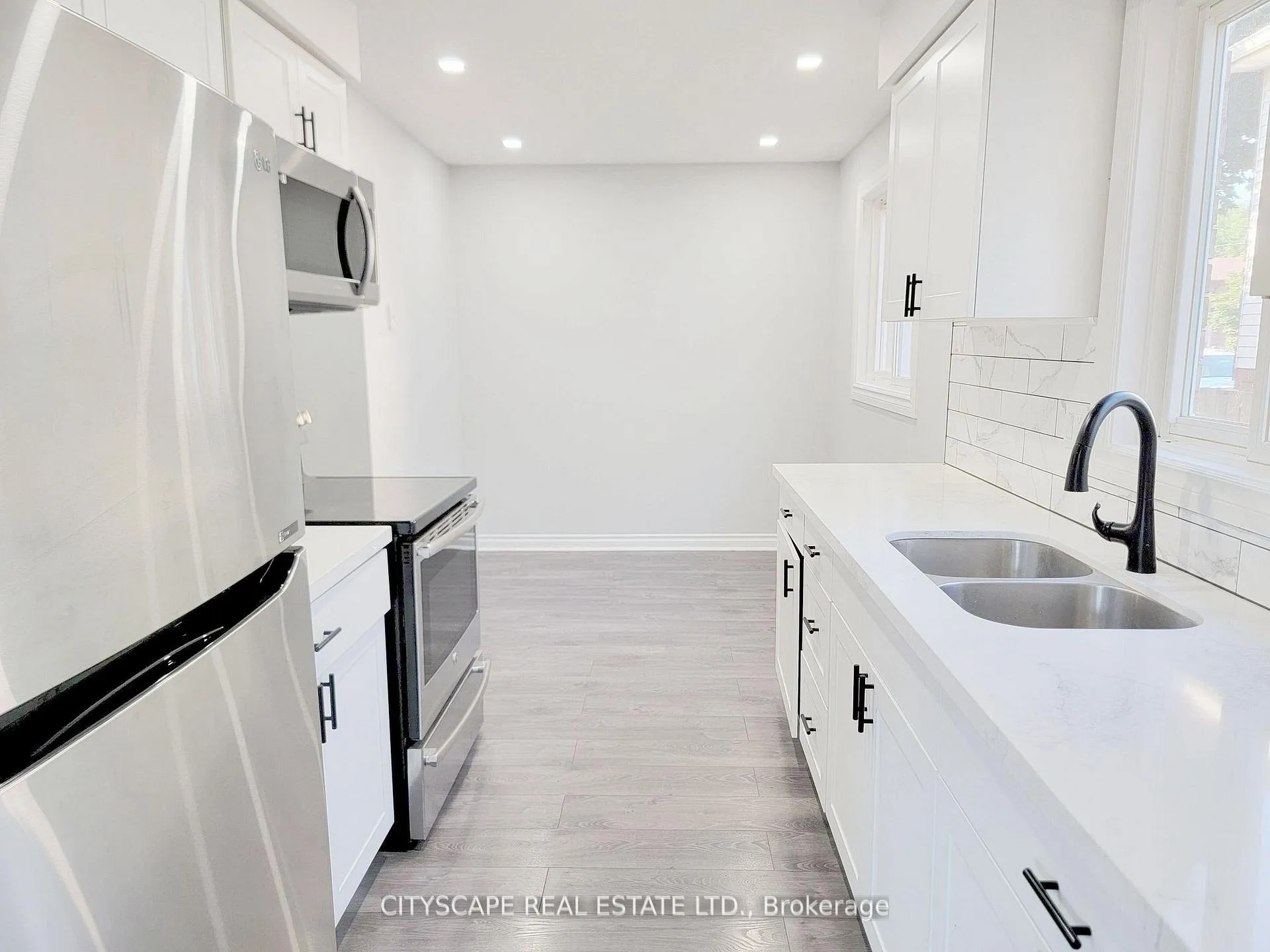 Photo 11 of 15 Hartsfield Drive, Clarington, Courtice — HOMEH