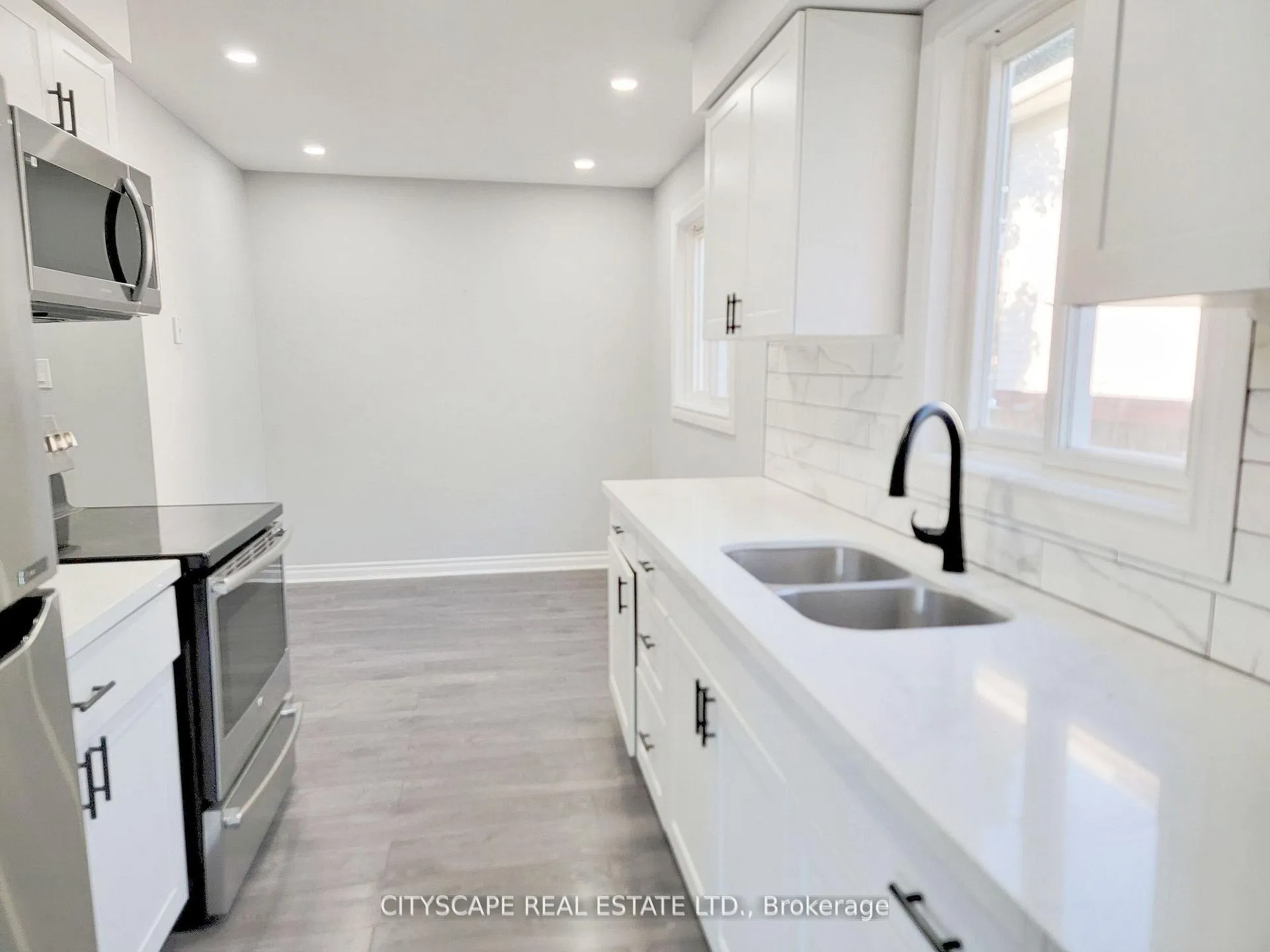 Photo 12 of 15 Hartsfield Drive, Clarington, Courtice — HOMEH