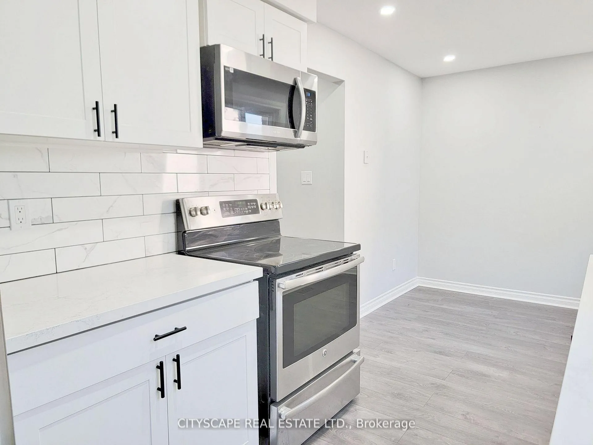 Photo 13 of 15 Hartsfield Drive, Clarington, Courtice — HOMEH