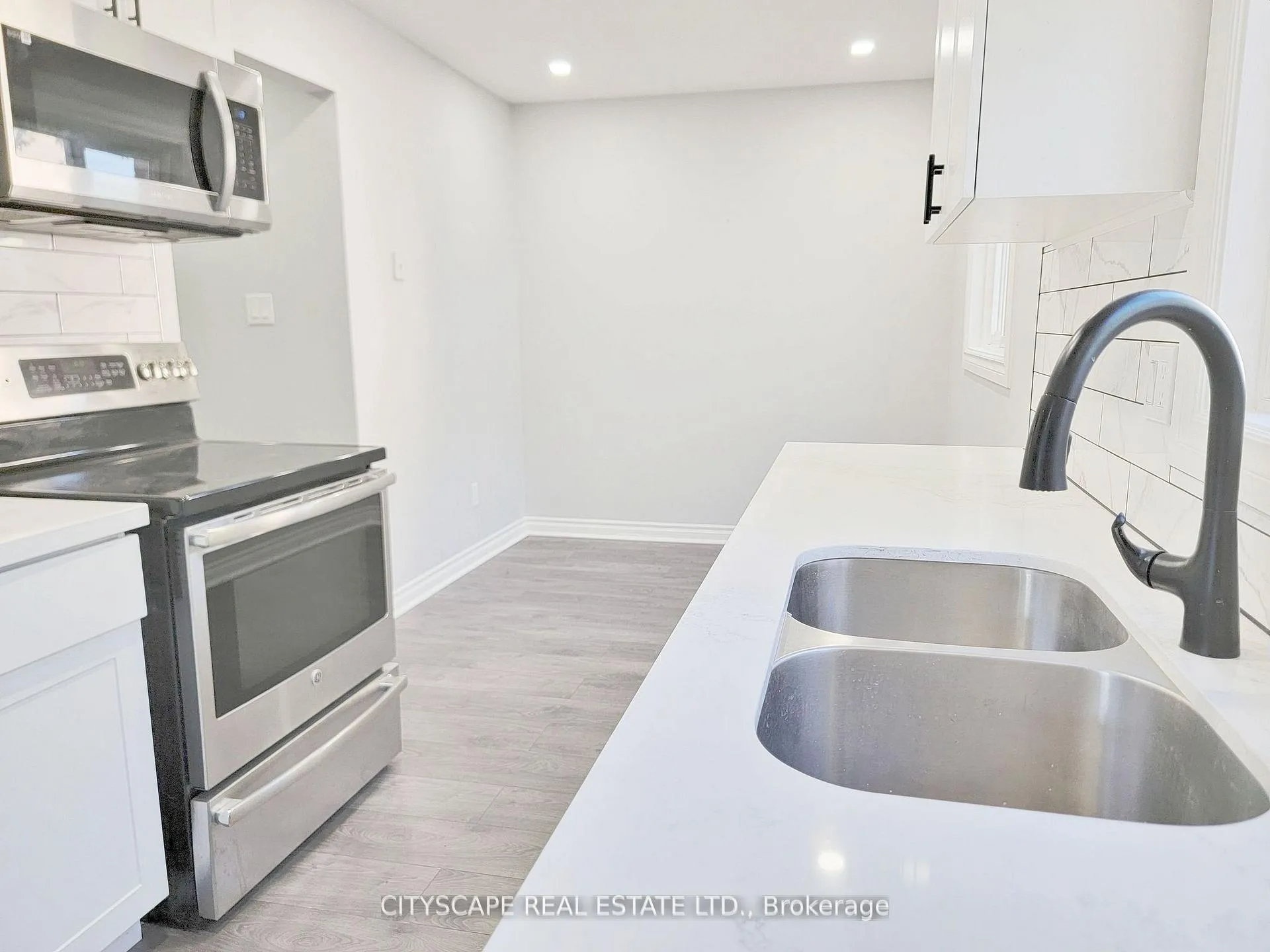Photo 14 of 15 Hartsfield Drive, Clarington, Courtice — HOMEH