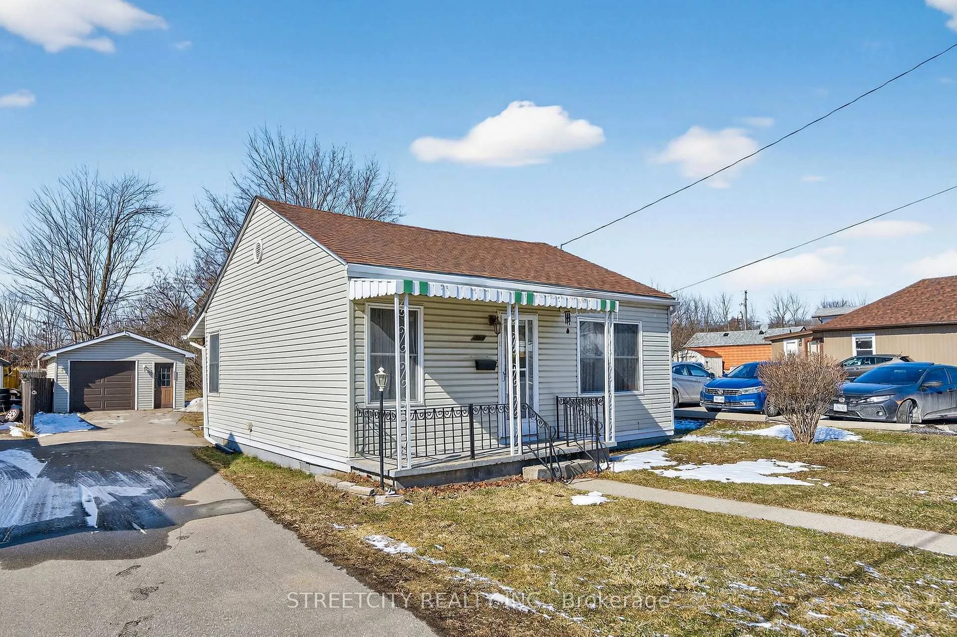 Front of 384 Brock Street N