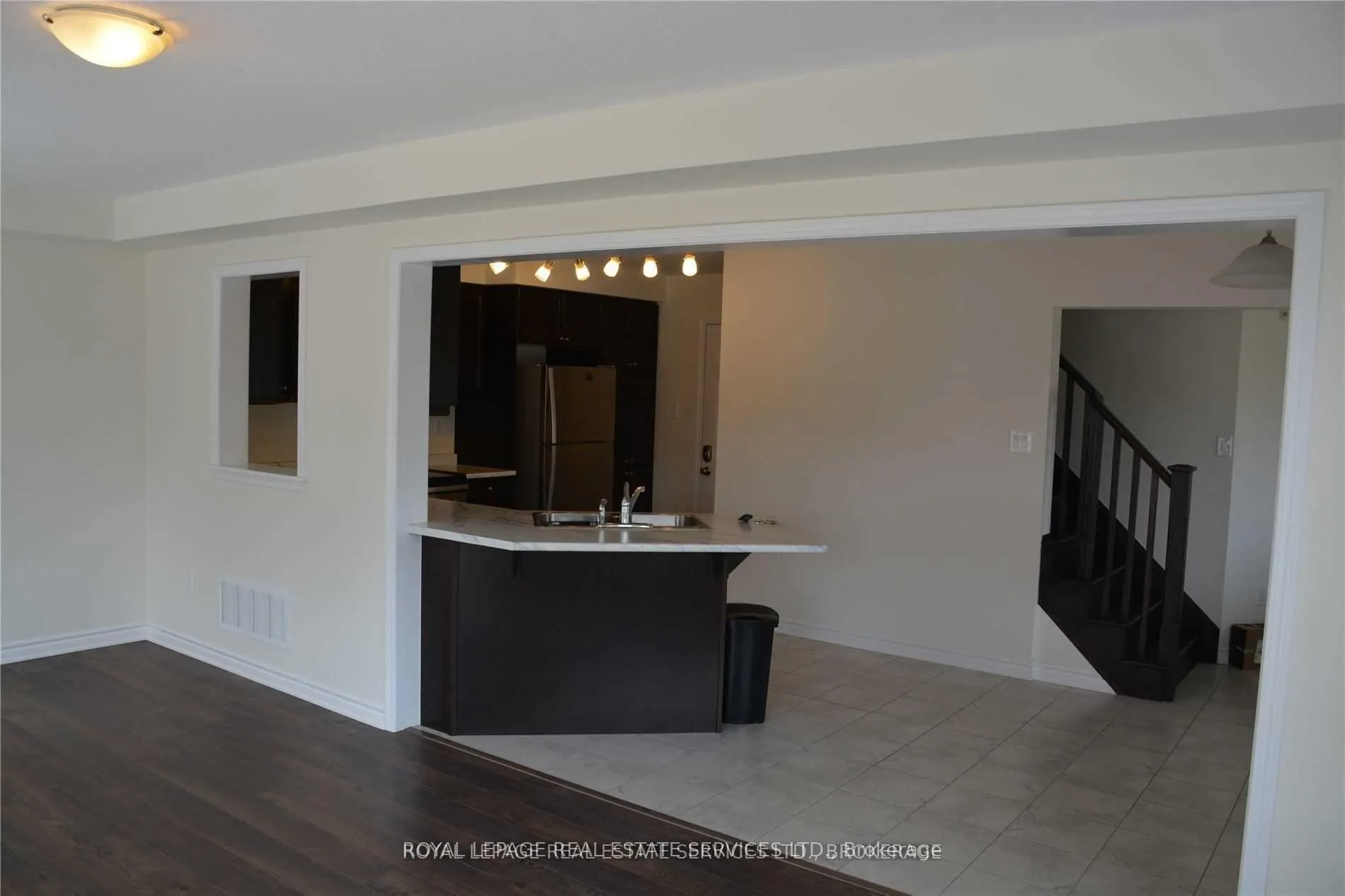 Photo 2 of 98 Mcmonies Drive, Hamilton, Waterdown — HOMEH