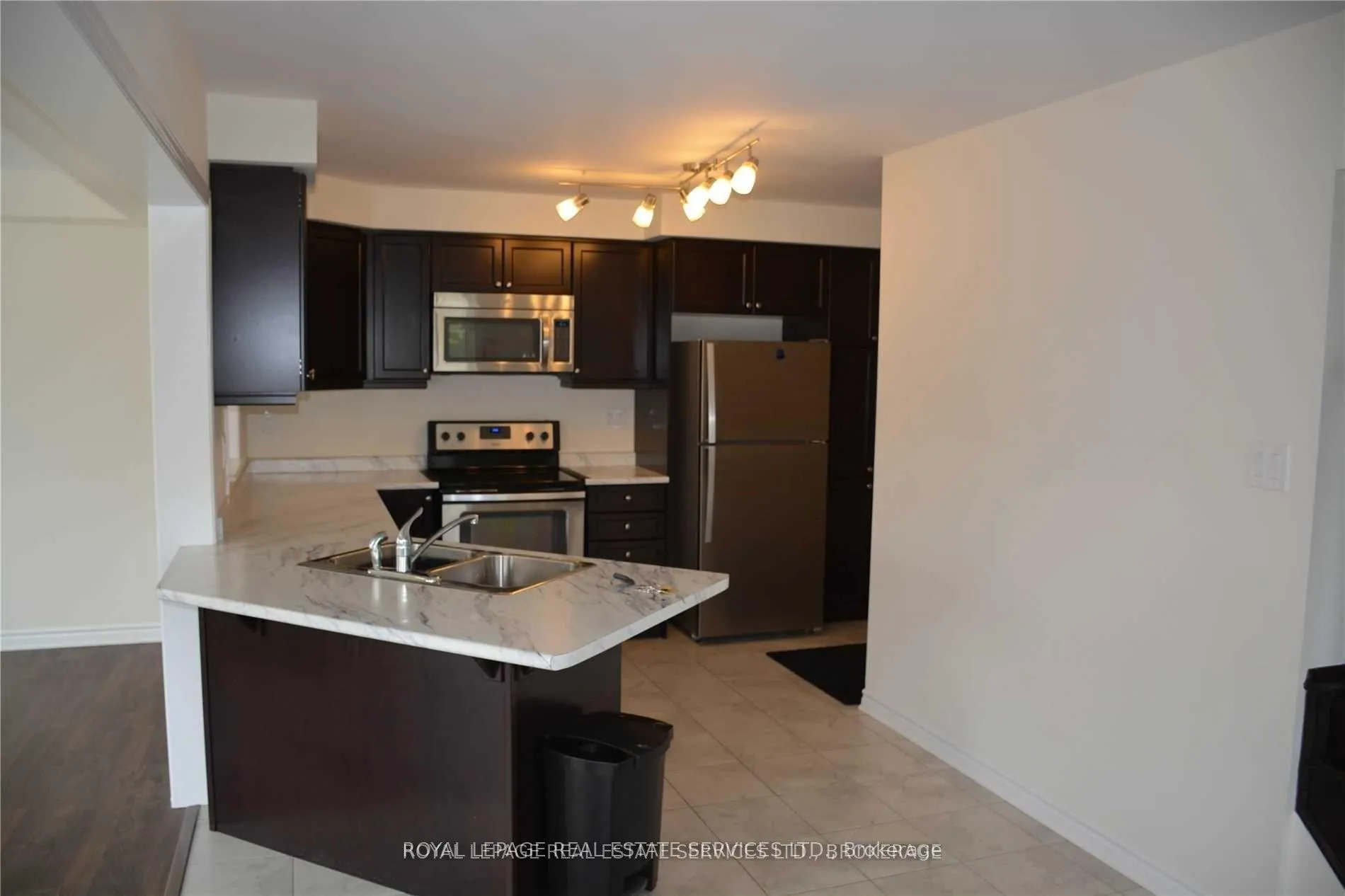 Photo 6 of 98 Mcmonies Drive, Hamilton, Waterdown — HOMEH