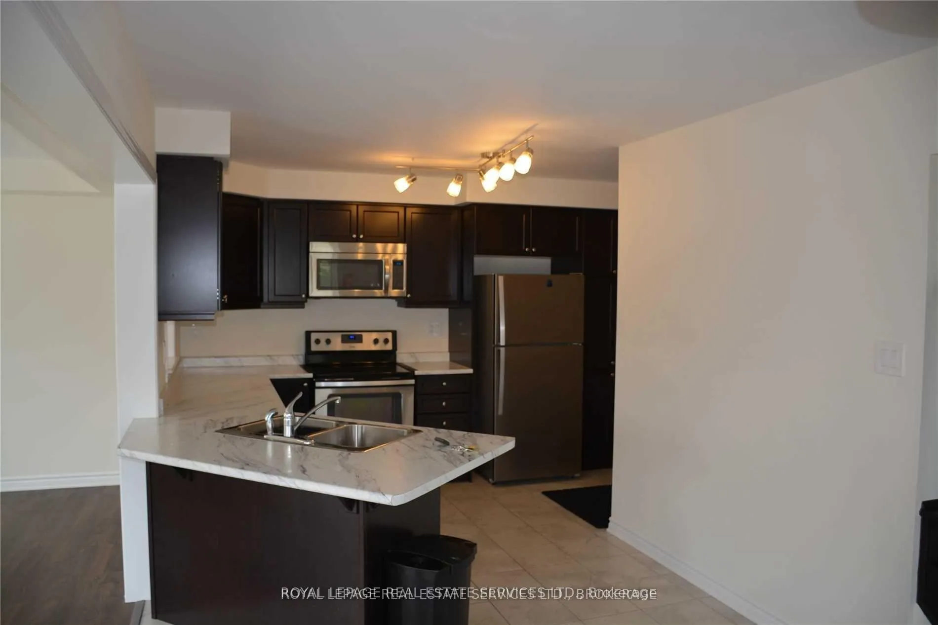 Photo 7 of 98 Mcmonies Drive, Hamilton, Waterdown — HOMEH