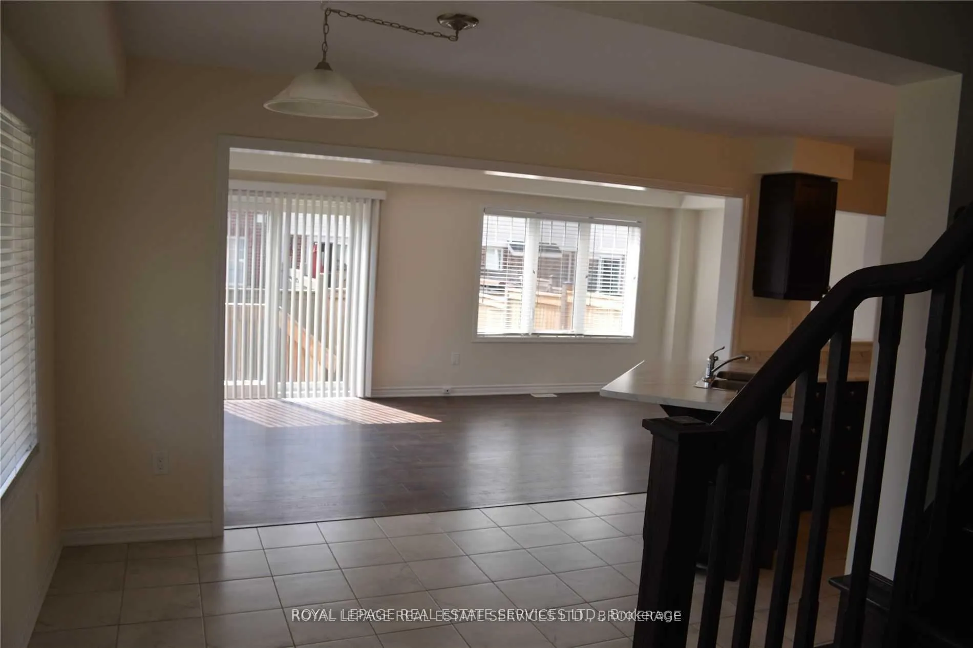 Photo 8 of 98 Mcmonies Drive, Hamilton, Waterdown — HOMEH