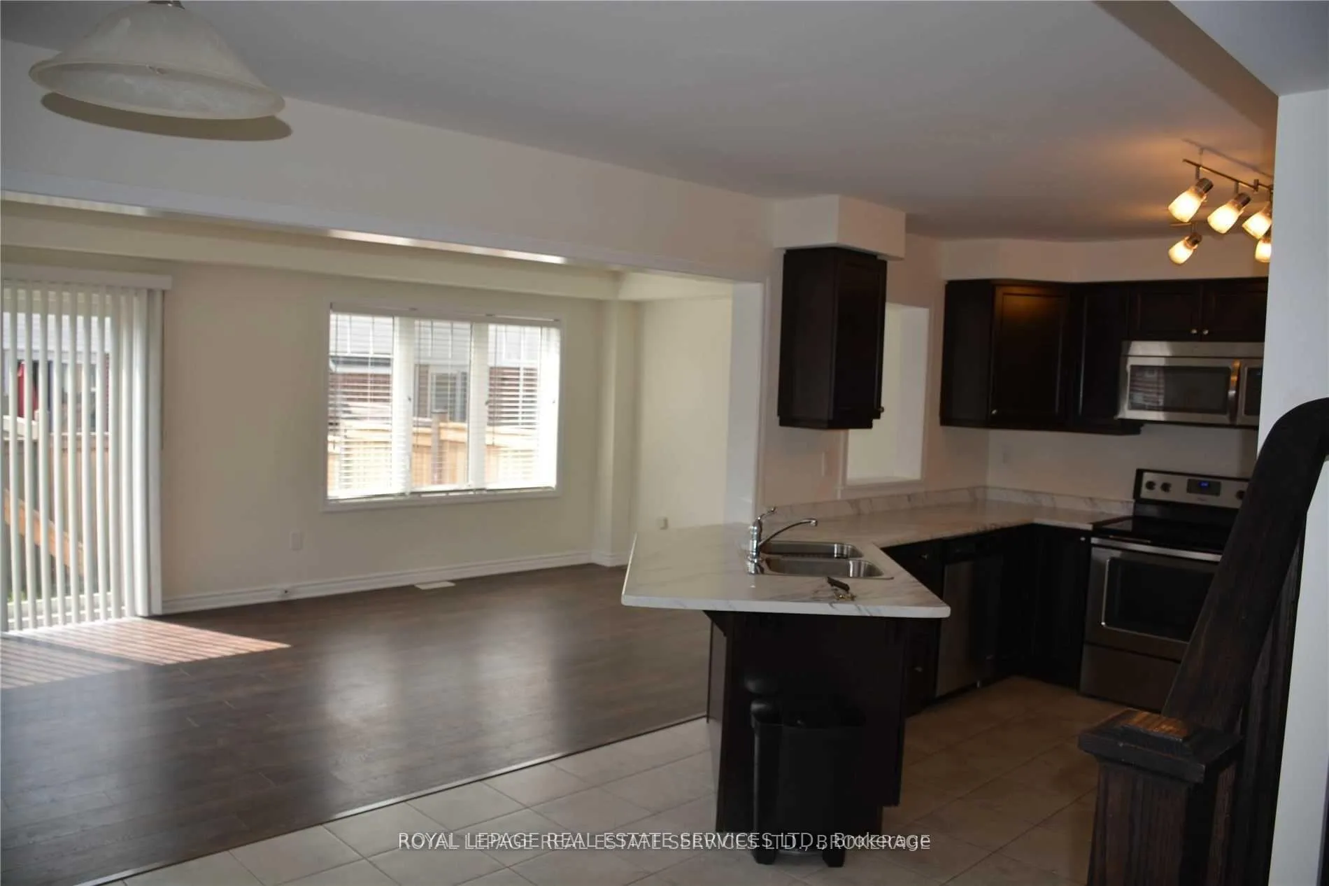 Photo 9 of 98 Mcmonies Drive, Hamilton, Waterdown — HOMEH