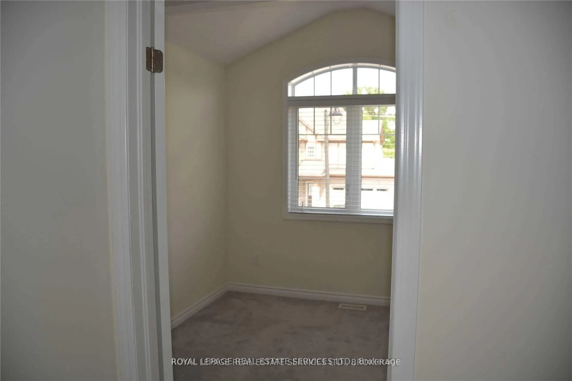 Photo 12 of 98 Mcmonies Drive, Hamilton, Waterdown — HOMEH