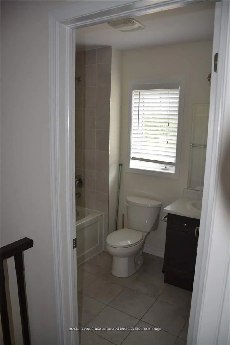 Photo 23 of 98 Mcmonies Drive, Hamilton, Waterdown — HOMEH