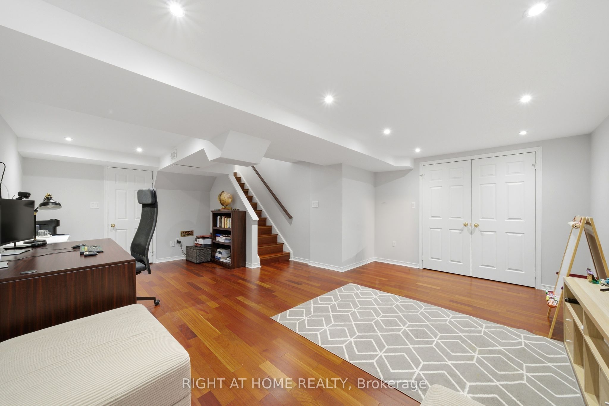 Photo 23 of 2230 Sutton Drive, Burlington, Orchard — HOMEH