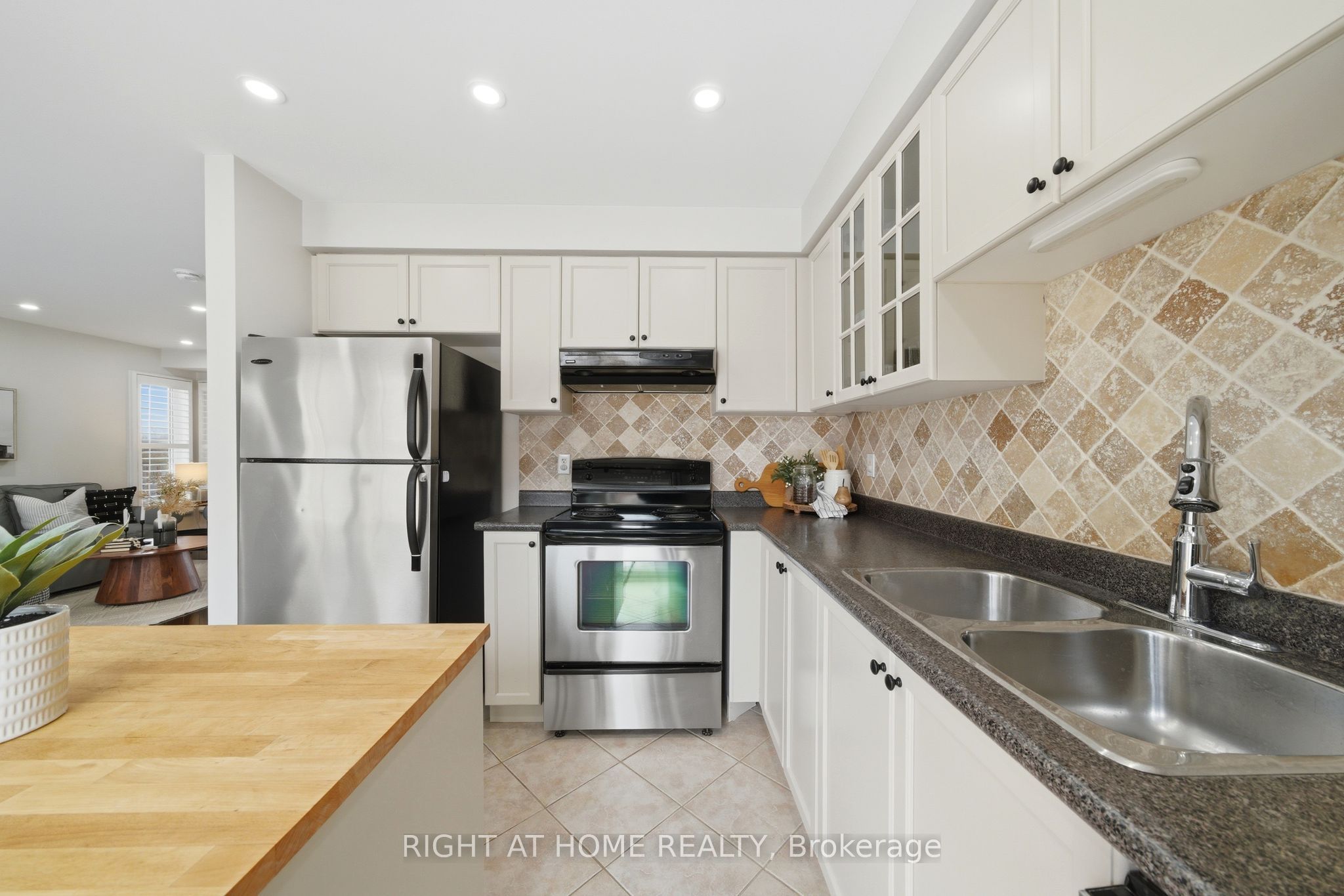 Photo 7 of 2230 Sutton Drive, Burlington, Orchard — HOMEH