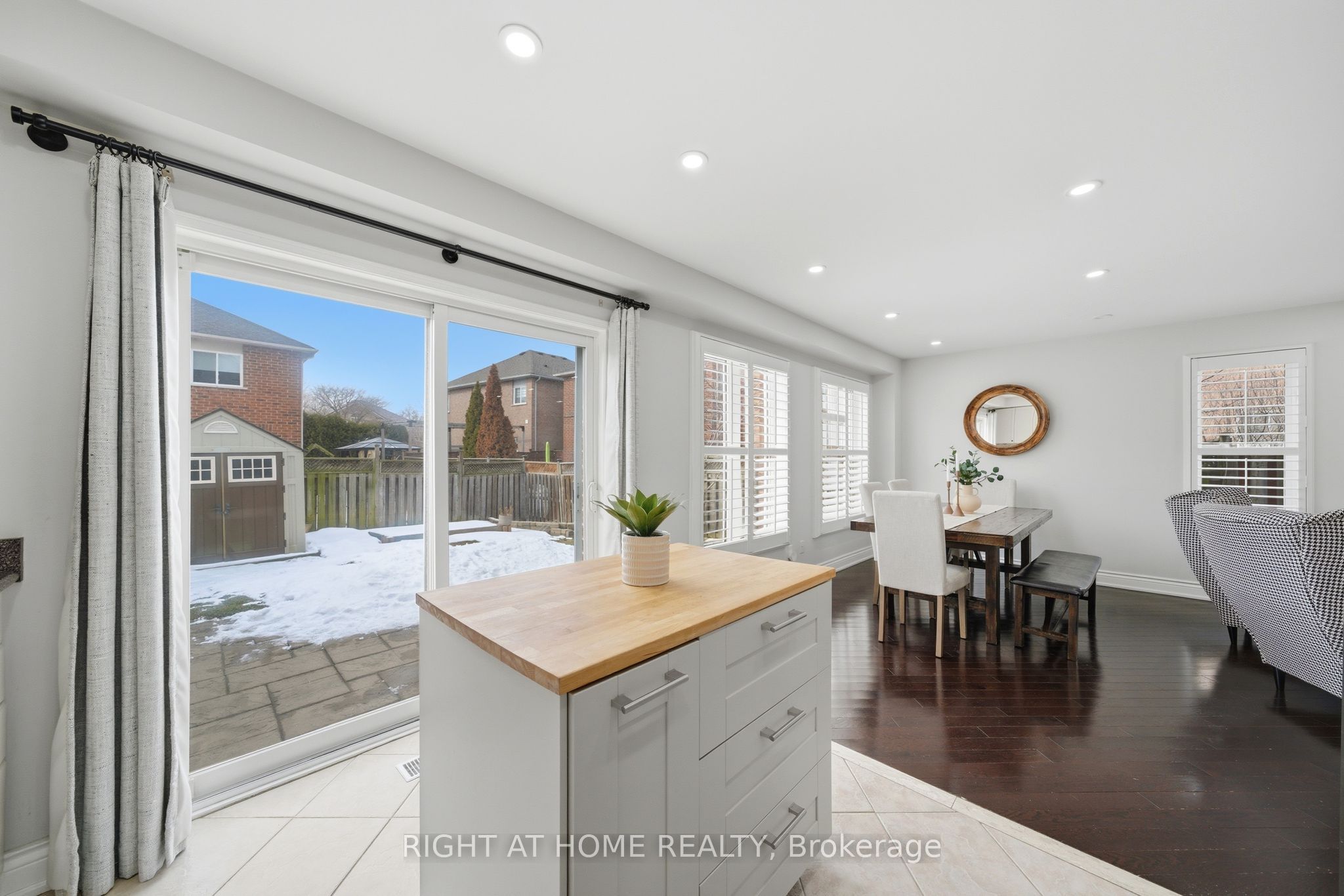 Photo 8 of 2230 Sutton Drive, Burlington, Orchard — HOMEH