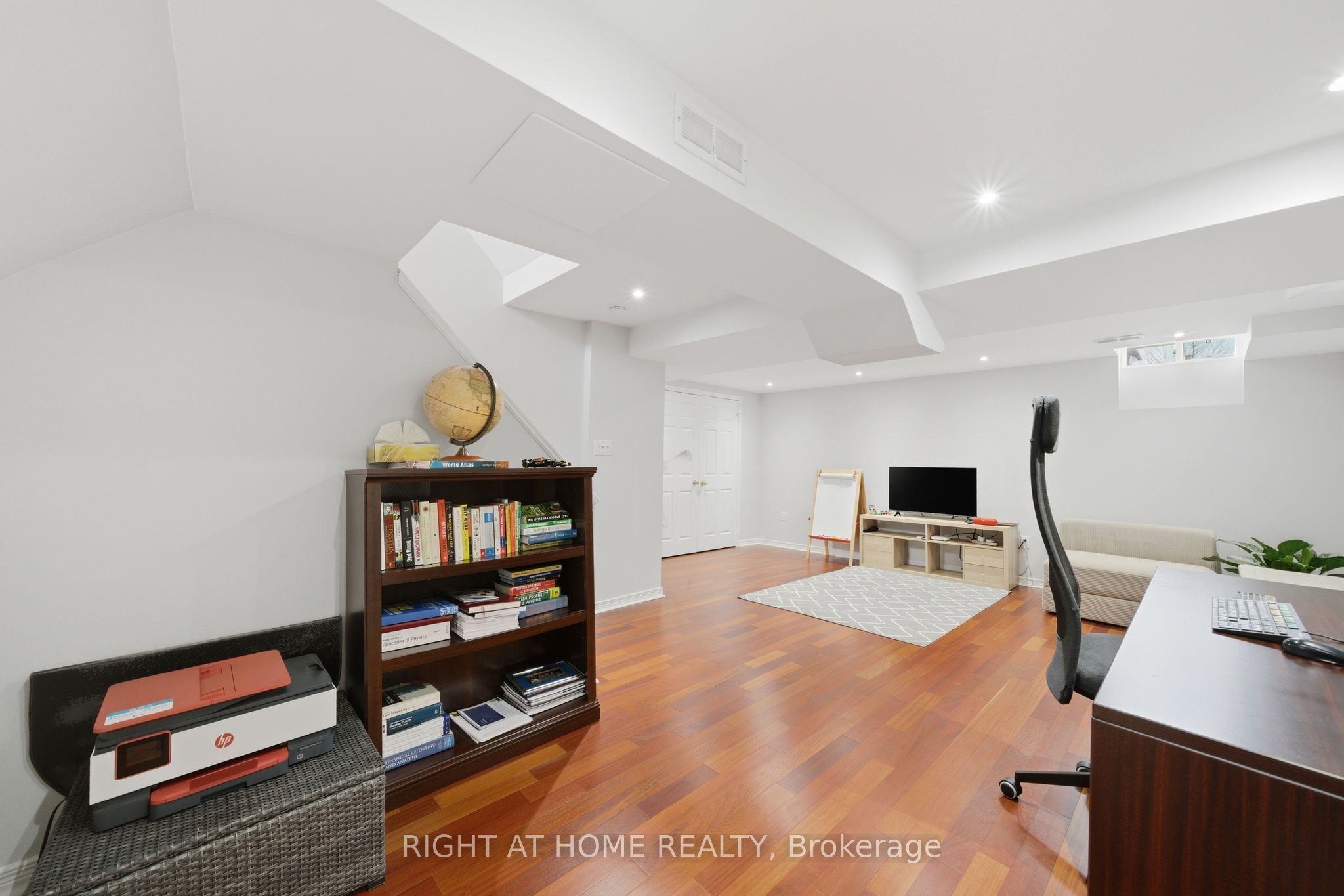 Photo 25 of 2230 Sutton Drive, Burlington, Orchard — HOMEH