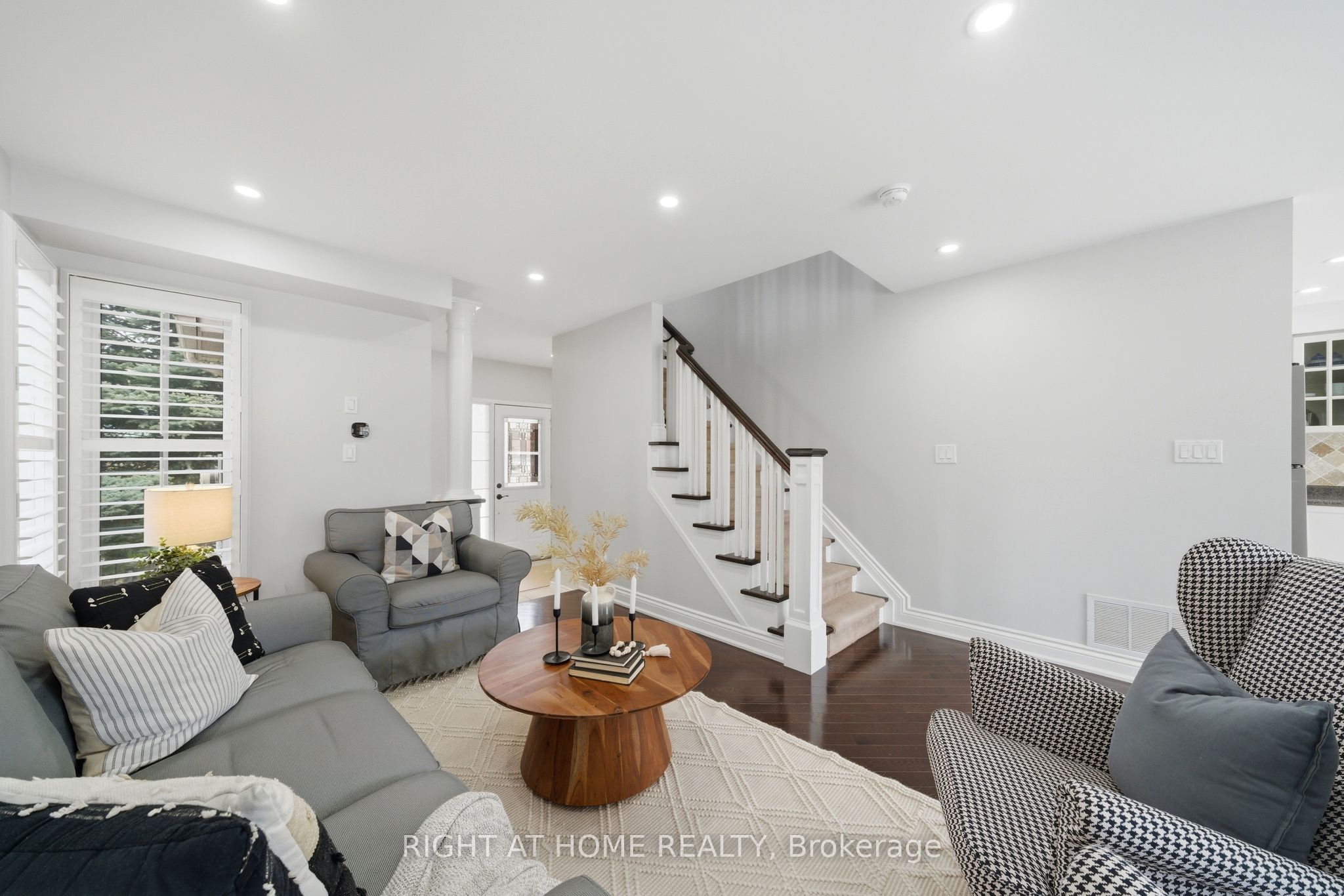 Photo 3 of 2230 Sutton Drive, Burlington, Orchard — HOMEH