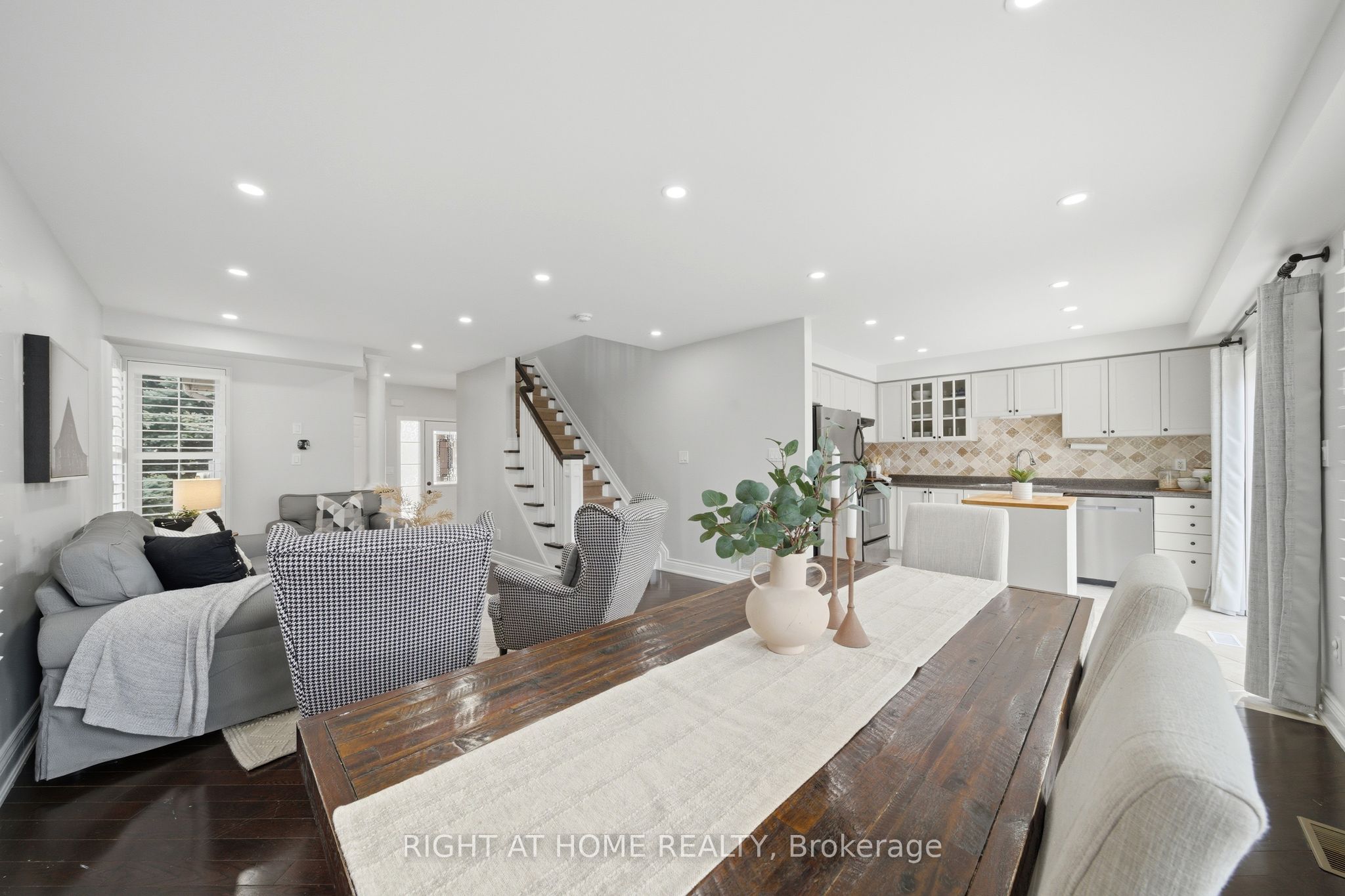 Photo 12 of 2230 Sutton Drive, Burlington, Orchard — HOMEH