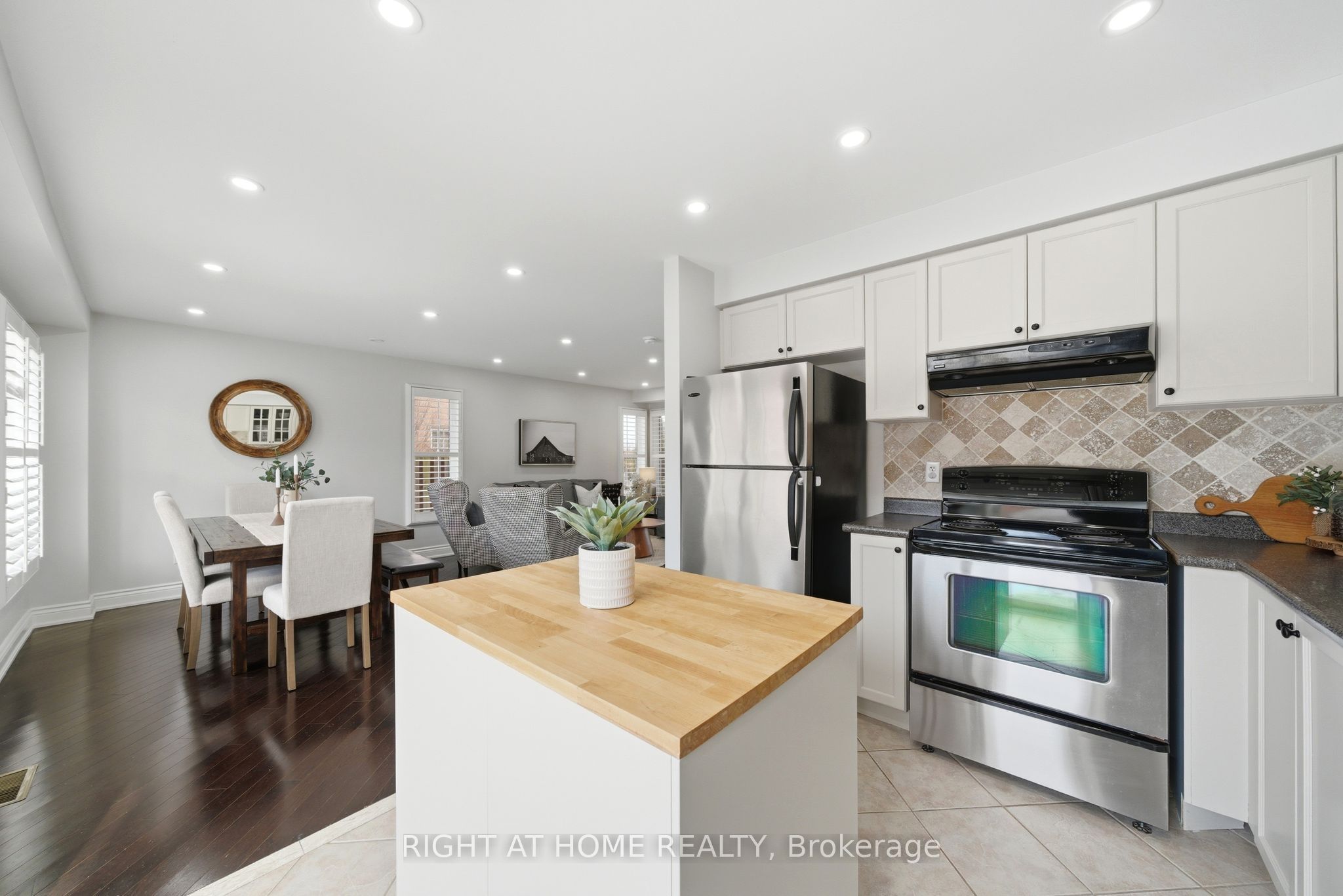 Photo 9 of 2230 Sutton Drive, Burlington, Orchard — HOMEH