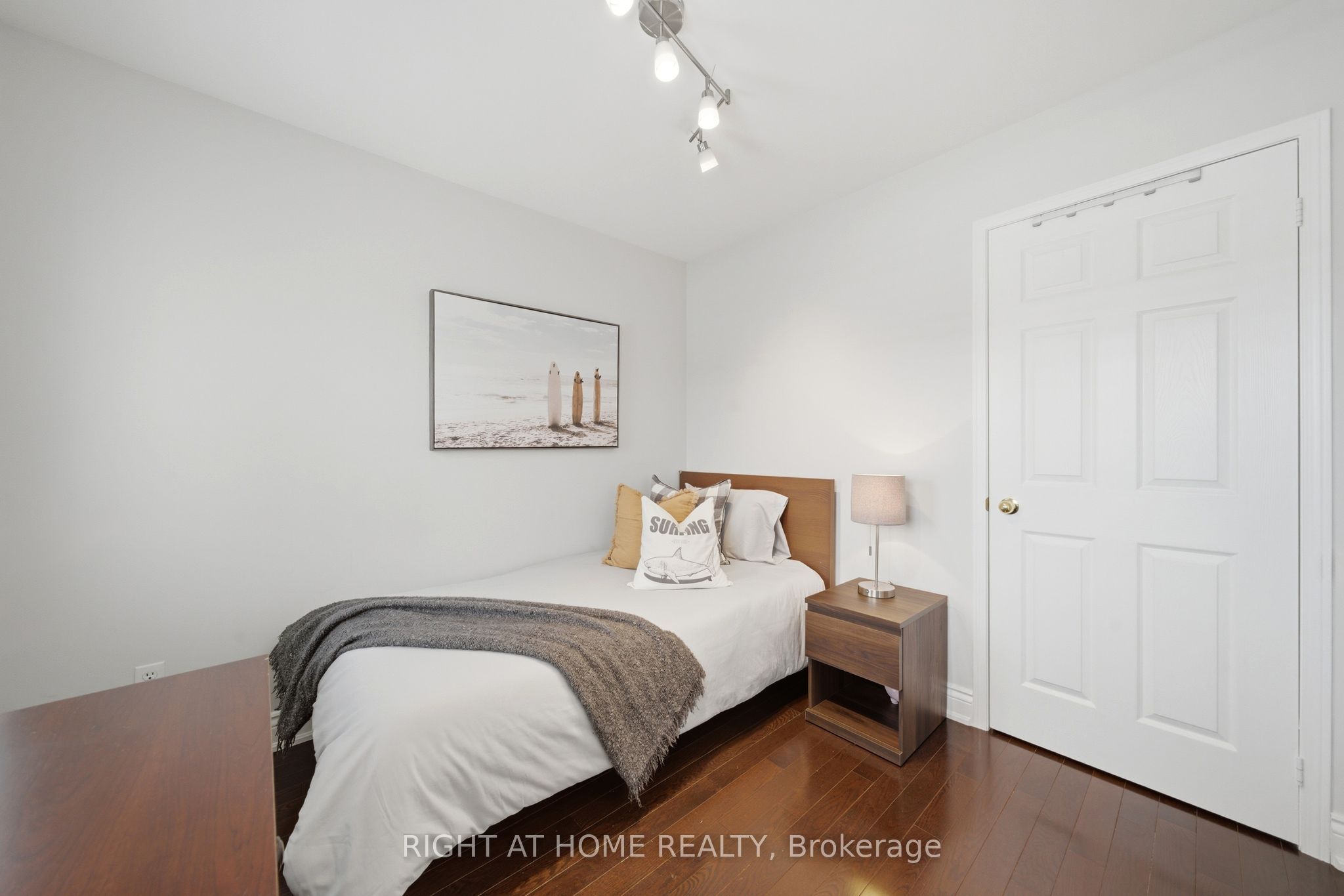 Photo 19 of 2230 Sutton Drive, Burlington, Orchard — HOMEH